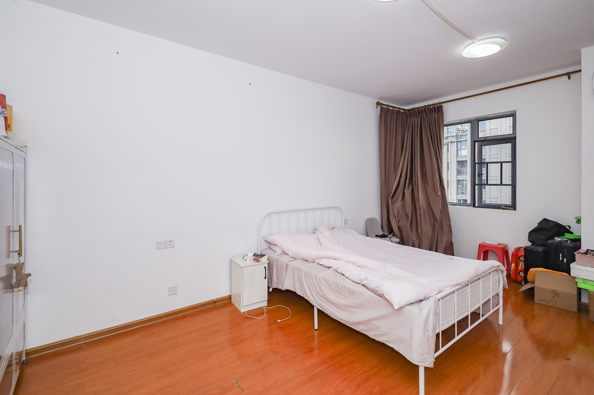 八方小区B区  4室2厅1卫    543.0万卧室