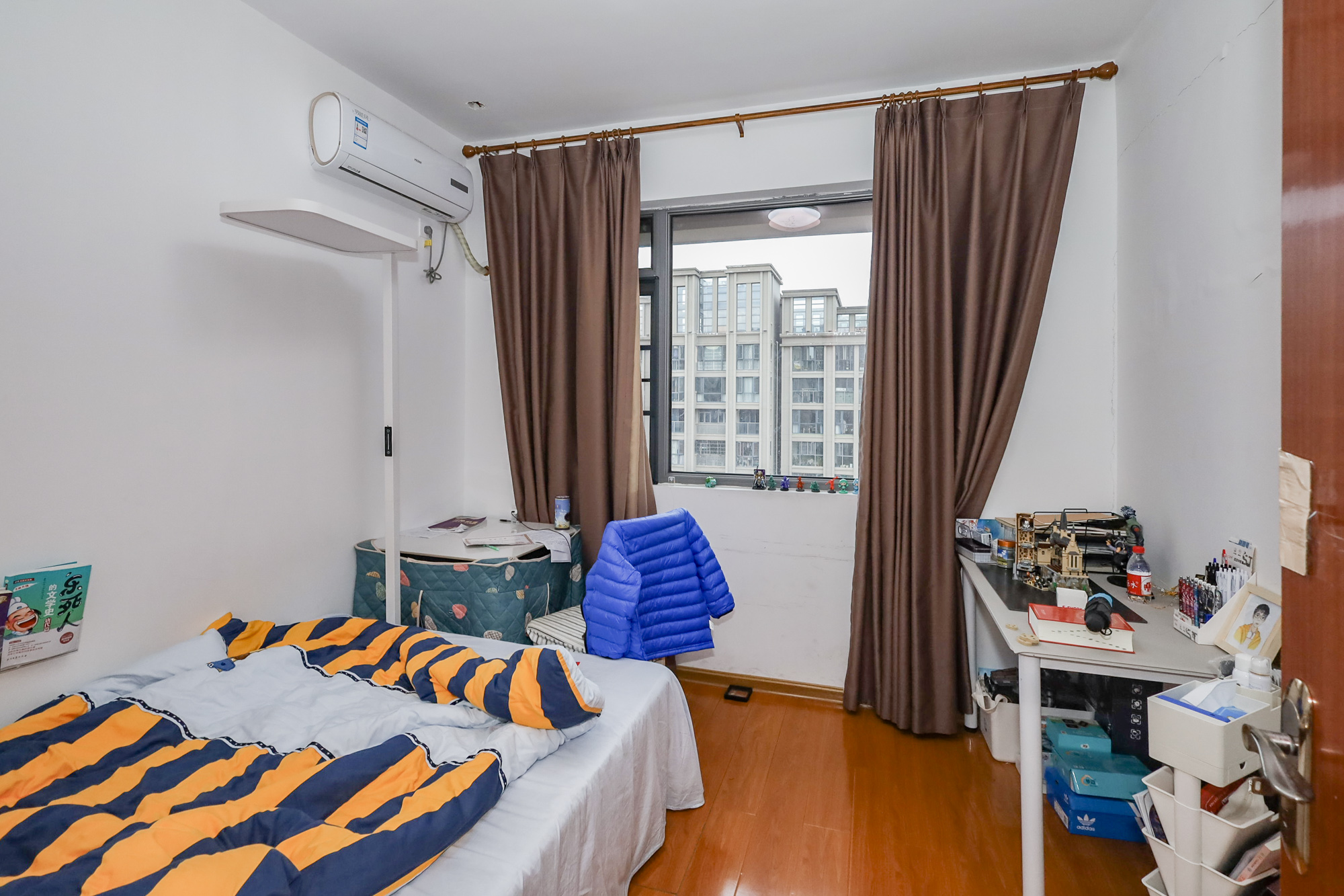 八方小区B区  4室2厅1卫    543.0万卧室