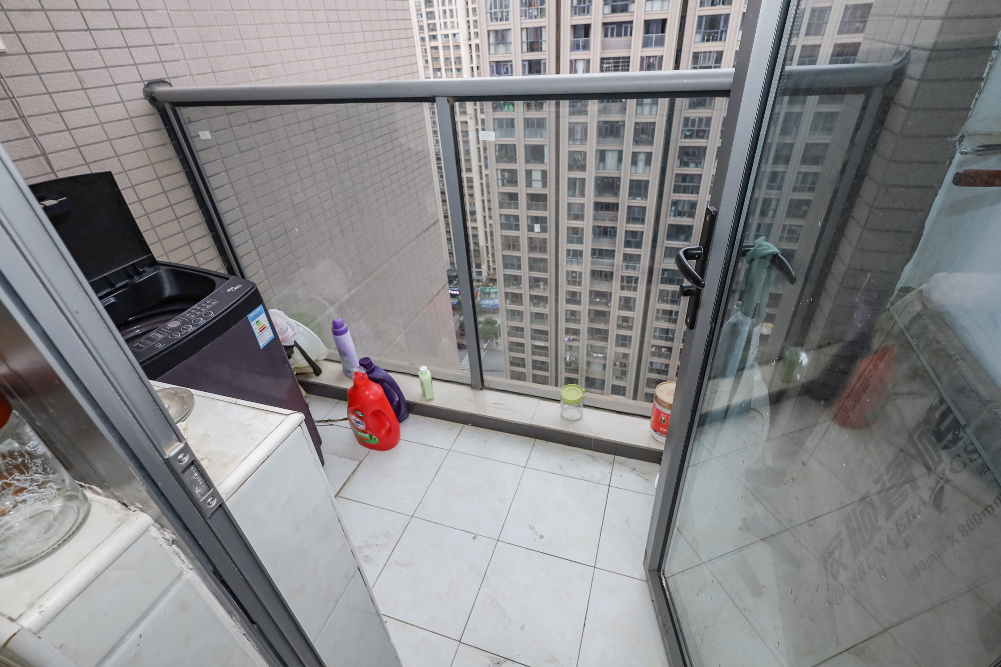 八方小区B区  4室2厅1卫    543.0万 八方小区B区  4室2厅1卫    543.0万阳台