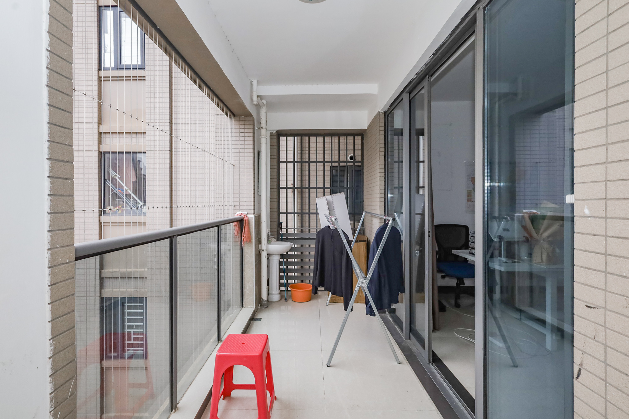 八方小区B区  4室2厅1卫    543.0万 八方小区B区  4室2厅1卫    543.0万阳台