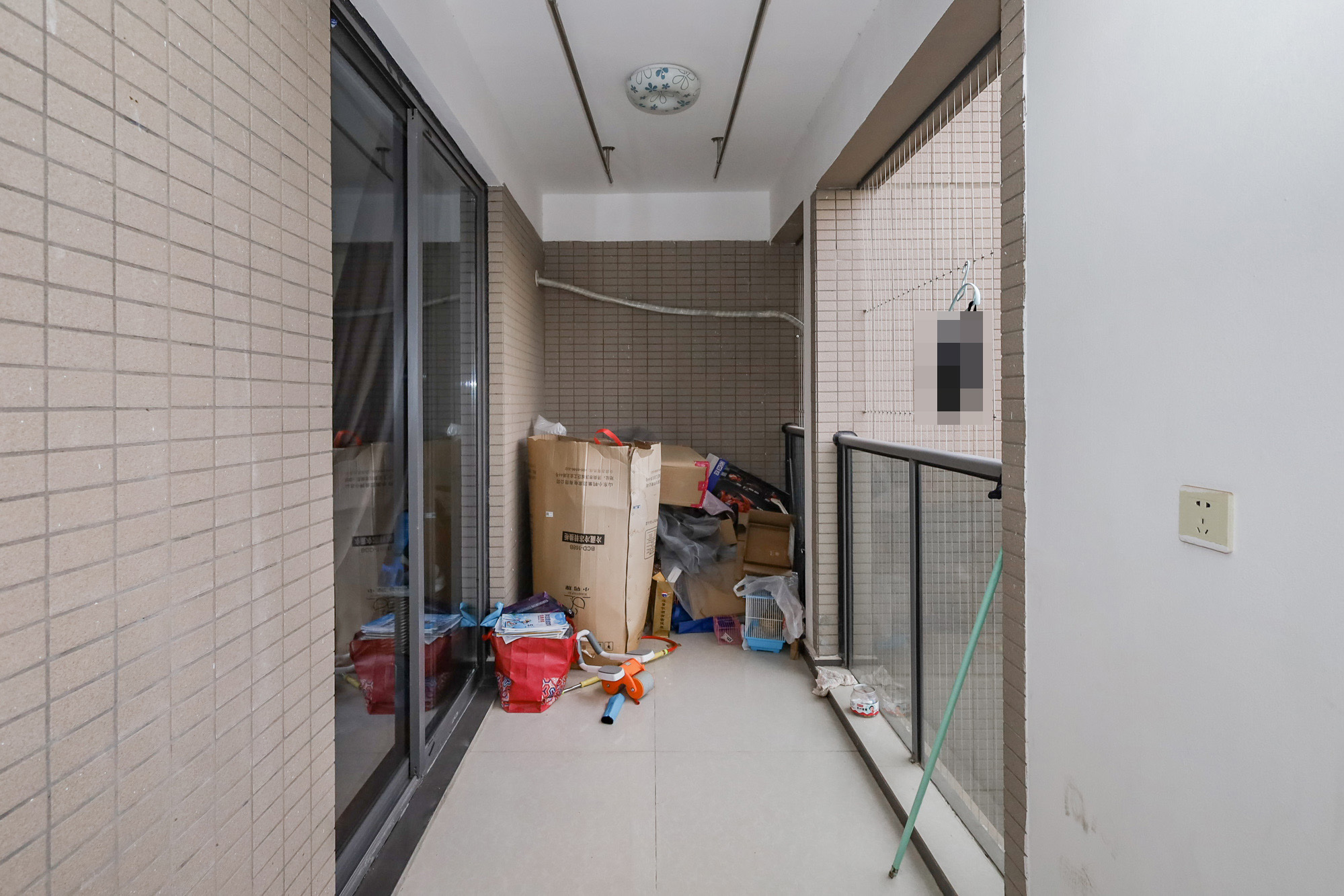 八方小区B区  4室2厅1卫    543.0万 八方小区B区  4室2厅1卫    543.0万阳台