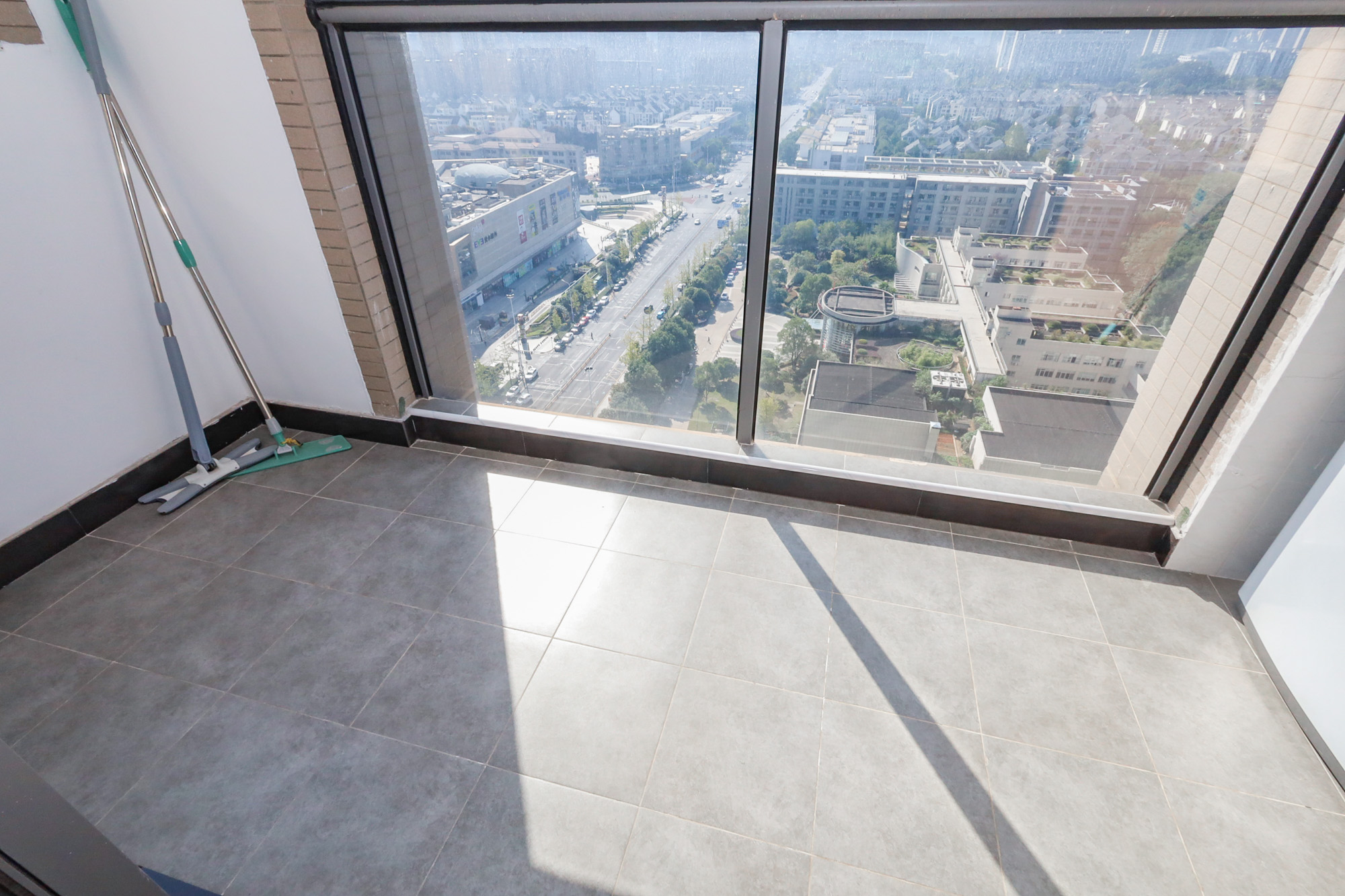 八方小区B区  3室2厅2卫   399.60万阳台