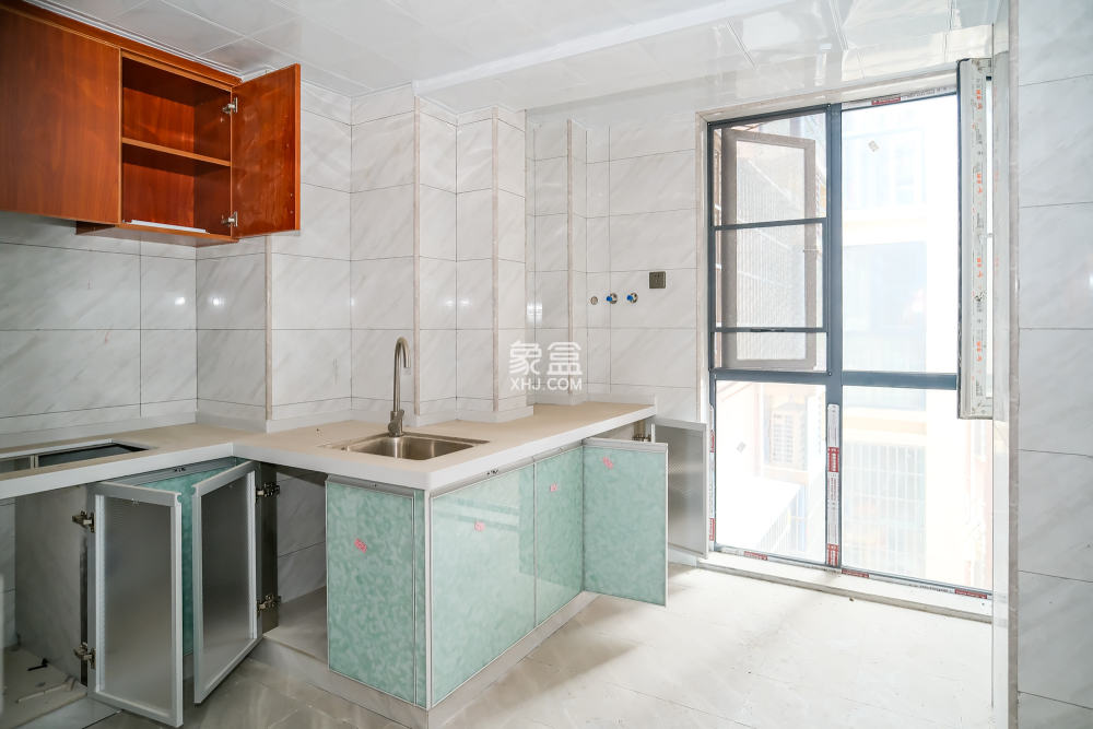 山水湾 3室2厅1卫 1800.0元/月 山水湾 3室2厅1卫 1800.0元/月室内图