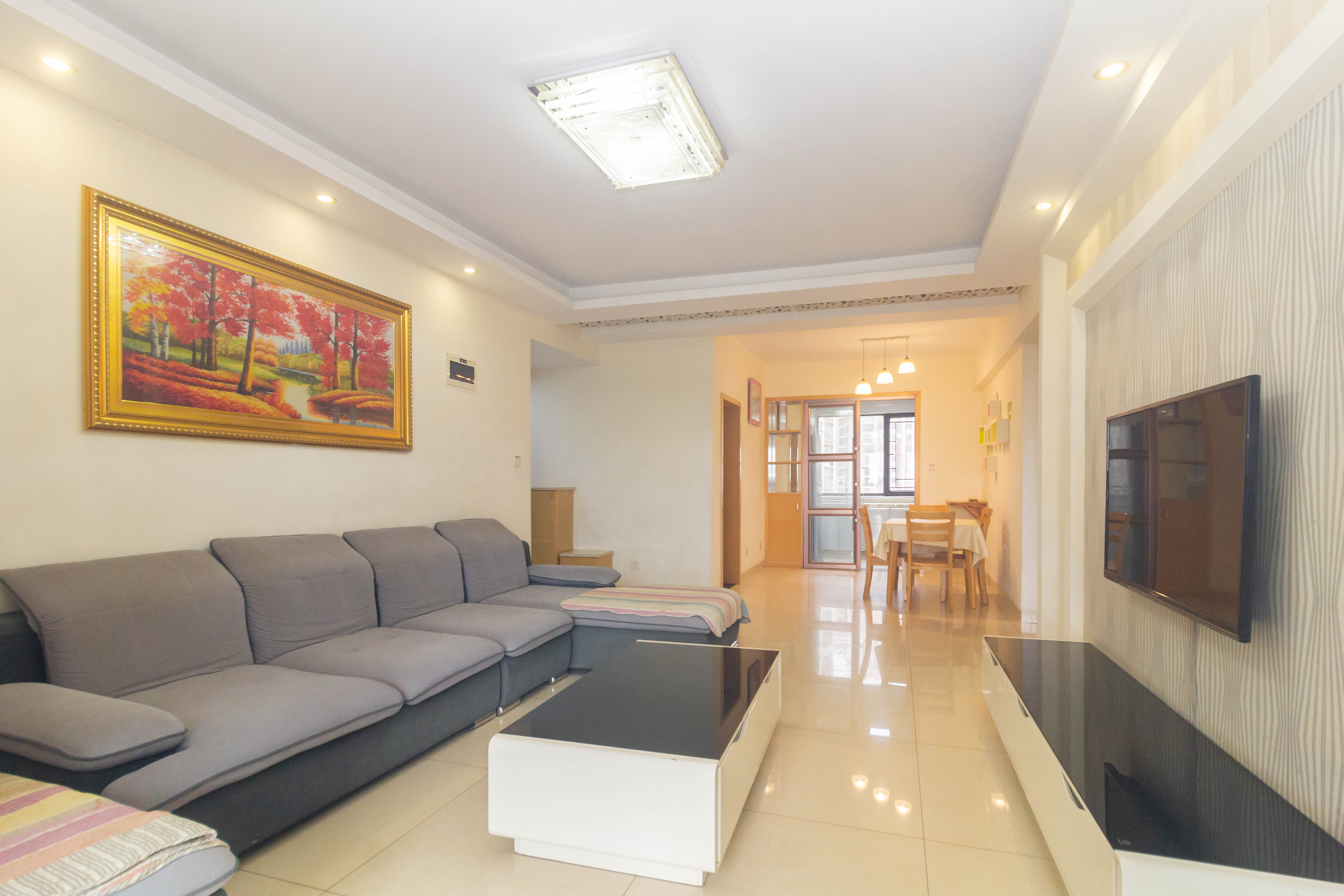 旭辉华庭 3室2厅2卫 85.6万 旭辉华庭 3室2厅2卫 85.6万客厅