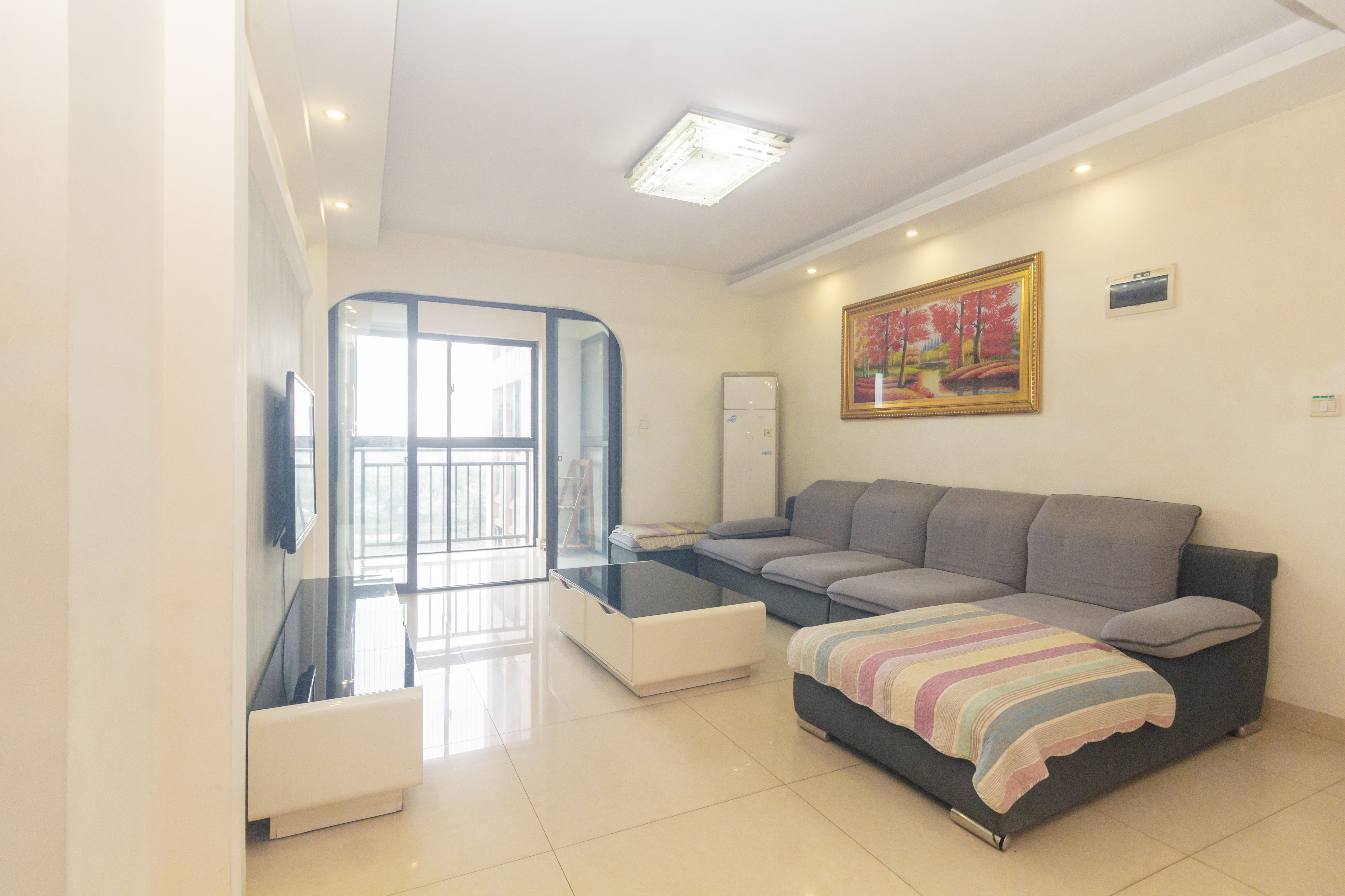 旭辉华庭 3室2厅2卫 85.6万 旭辉华庭 3室2厅2卫 85.6万客厅