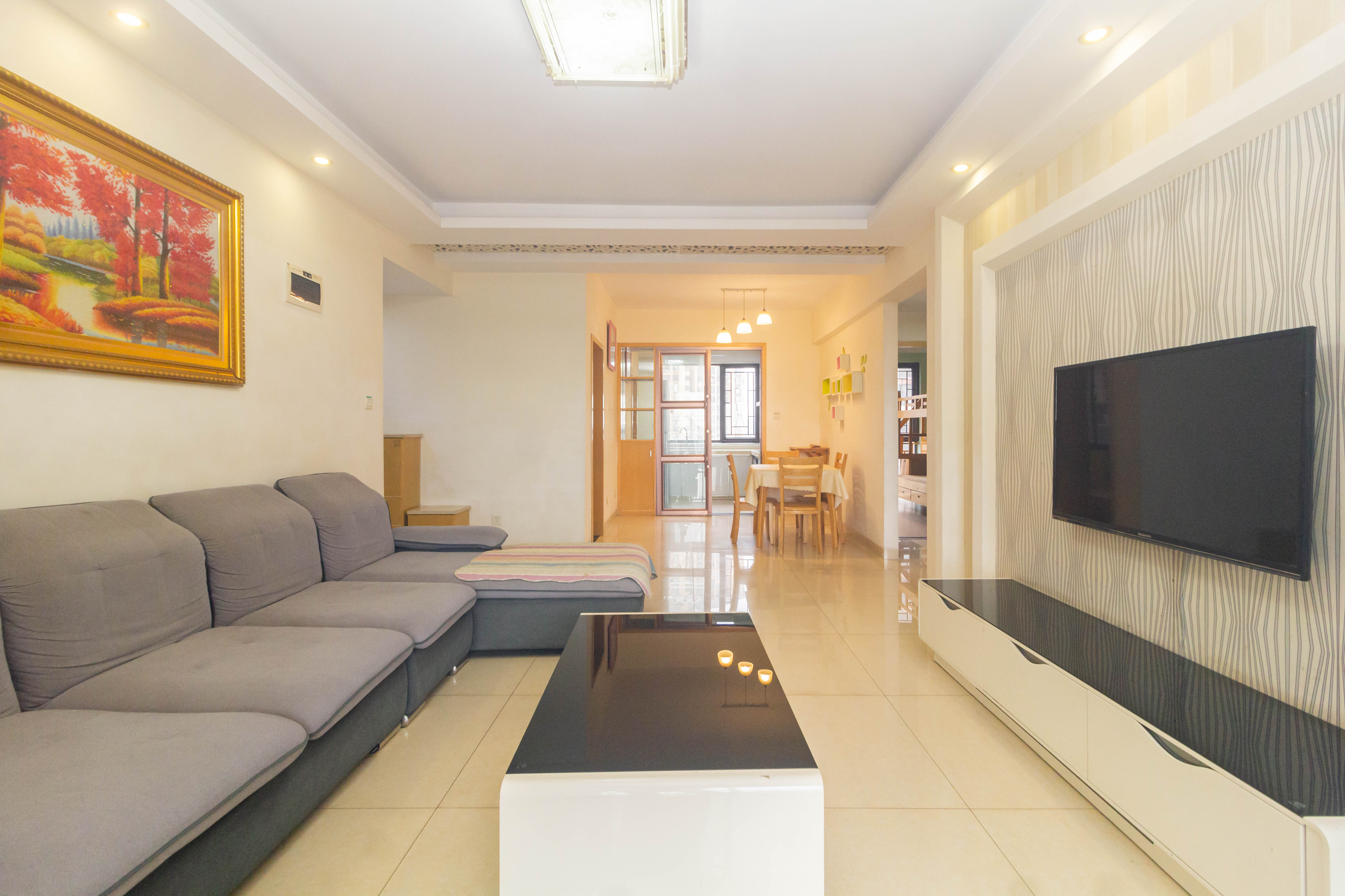 旭辉华庭 3室2厅2卫 85.6万 旭辉华庭 3室2厅2卫 85.6万客厅