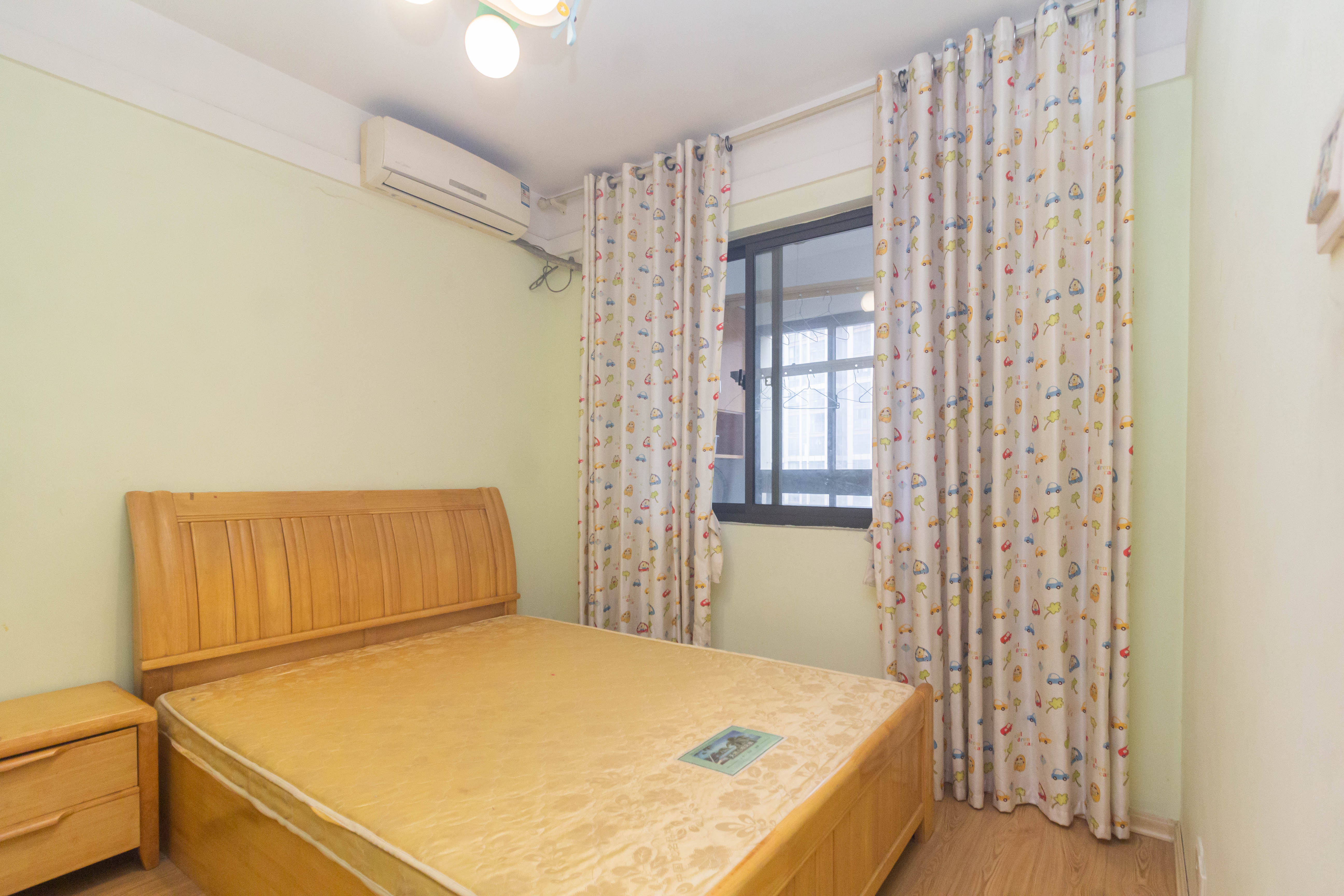 旭辉华庭 3室2厅2卫 85.6万 旭辉华庭 3室2厅2卫 85.6万卧室