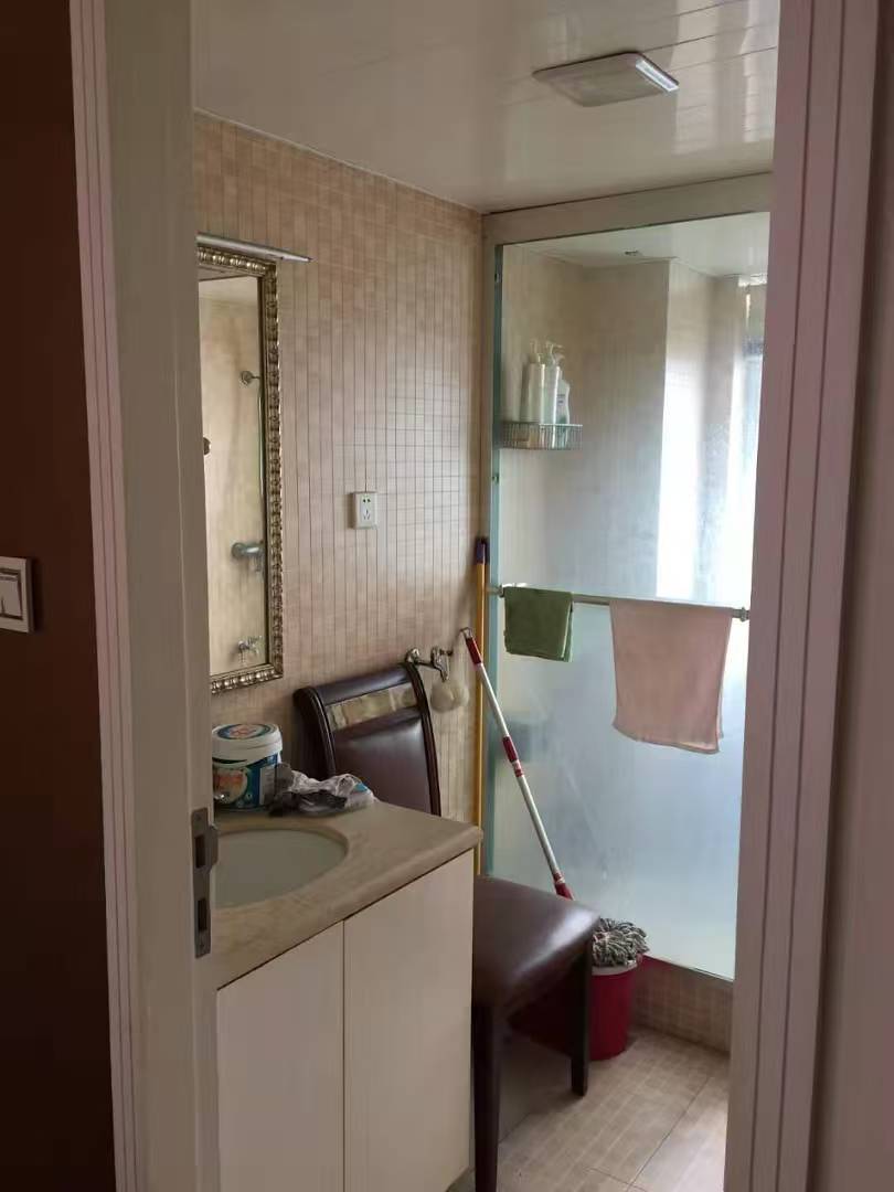 迎宾大厦  3室2厅2卫    4300.0元/月 迎宾大厦  3室2厅2卫    4300.0元/月室内图