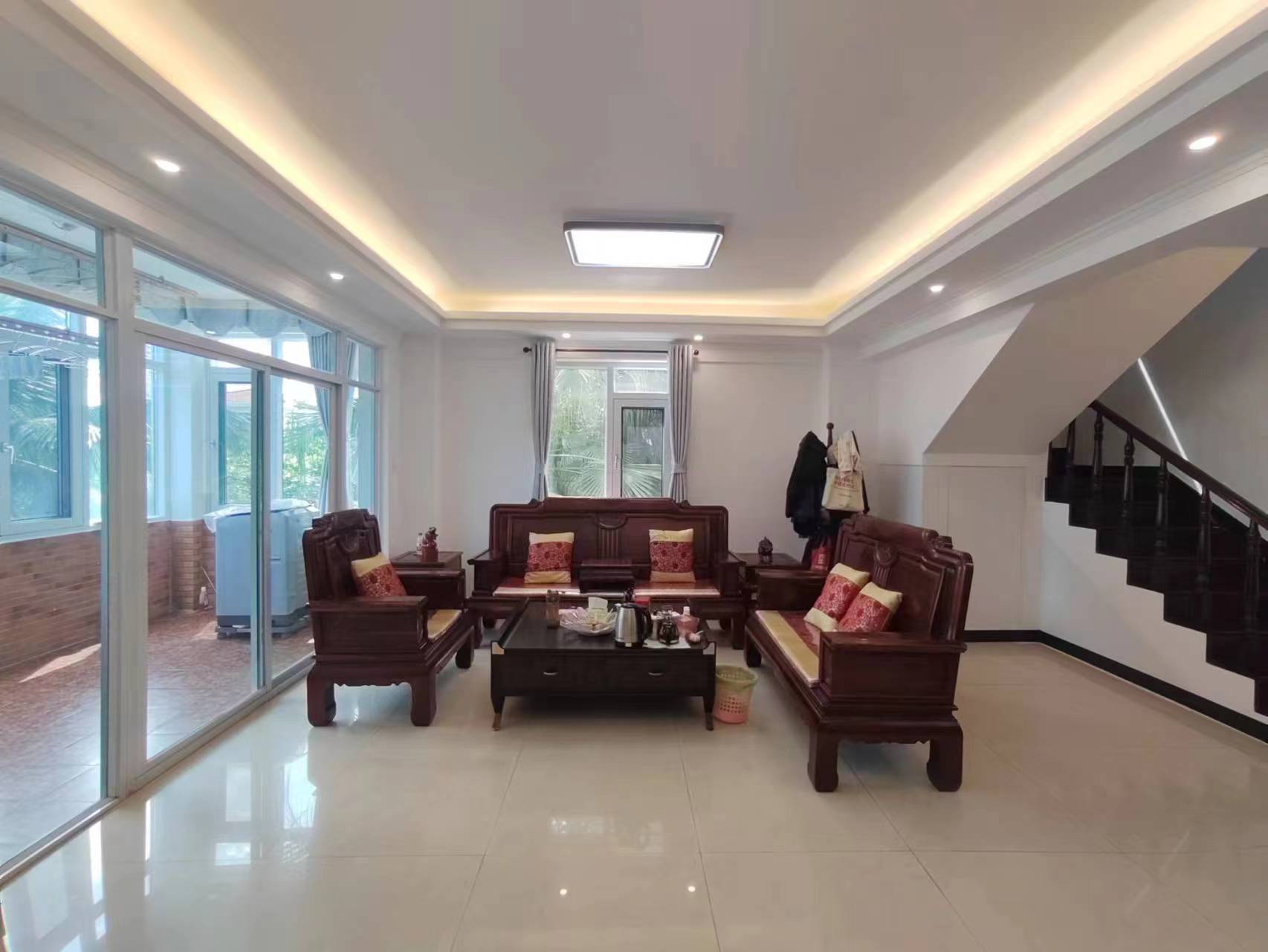 全景花园  5室2厅2卫    420.0万 全景花园  5室2厅2卫    420.0万室内图