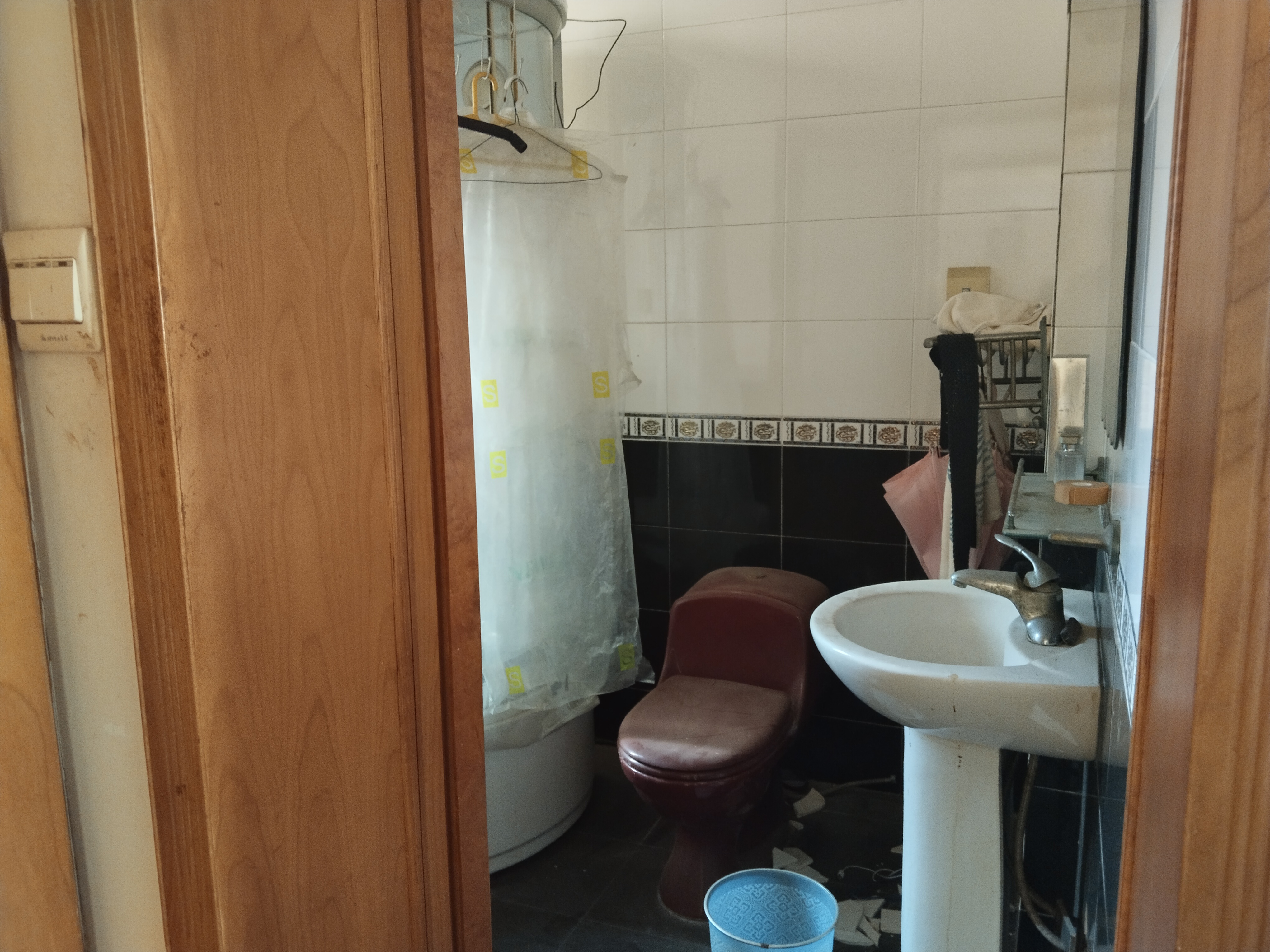 湘银二期世纪花园  3室2厅2卫   25.00万 湘银二期世纪花园  3室2厅2卫   25.00万室内图