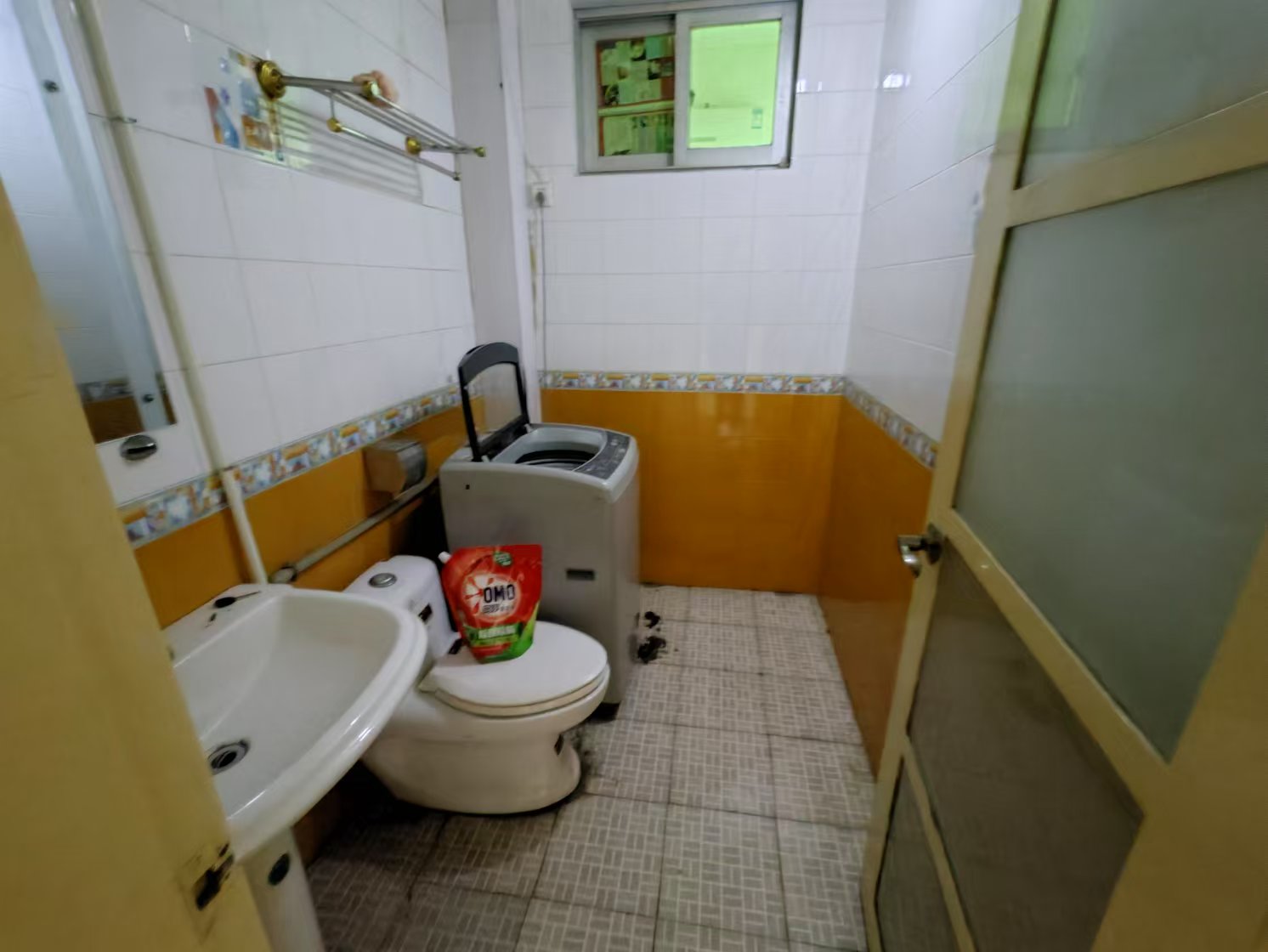 东兴园公寓 3室1厅2卫 1600.0元/月 东兴园公寓 3室1厅2卫 1600.0元/月室内图