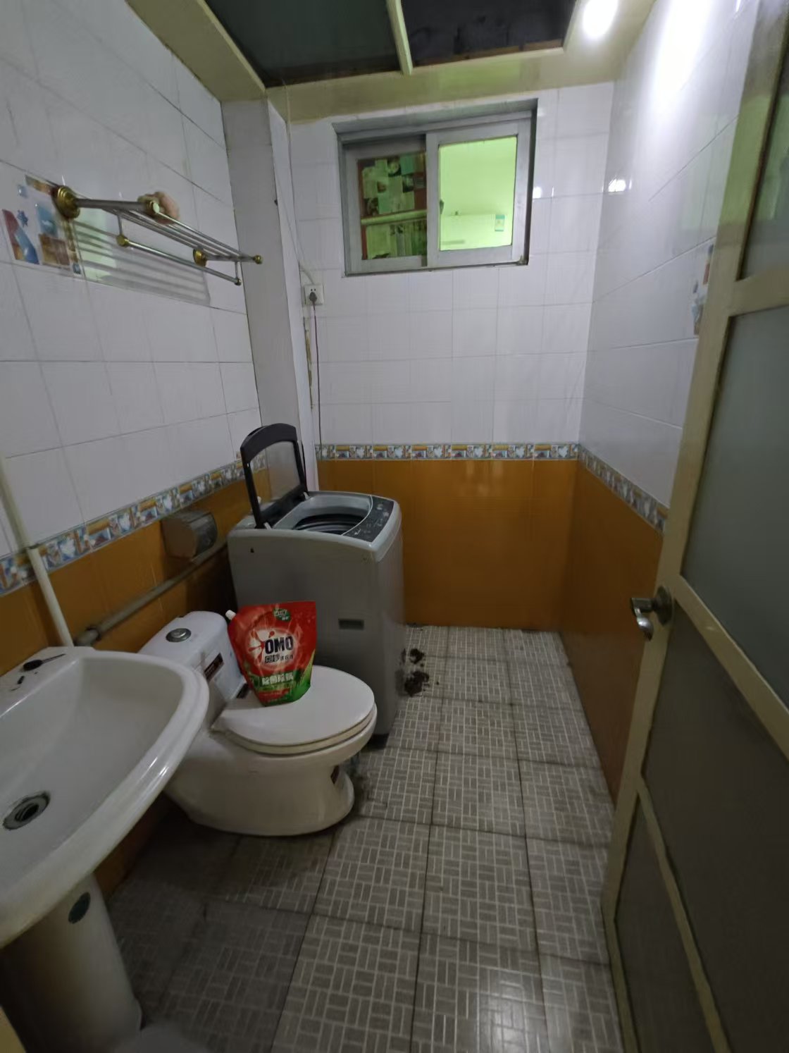 东兴园公寓 3室1厅2卫 1600.0元/月 东兴园公寓 3室1厅2卫 1600.0元/月室内图