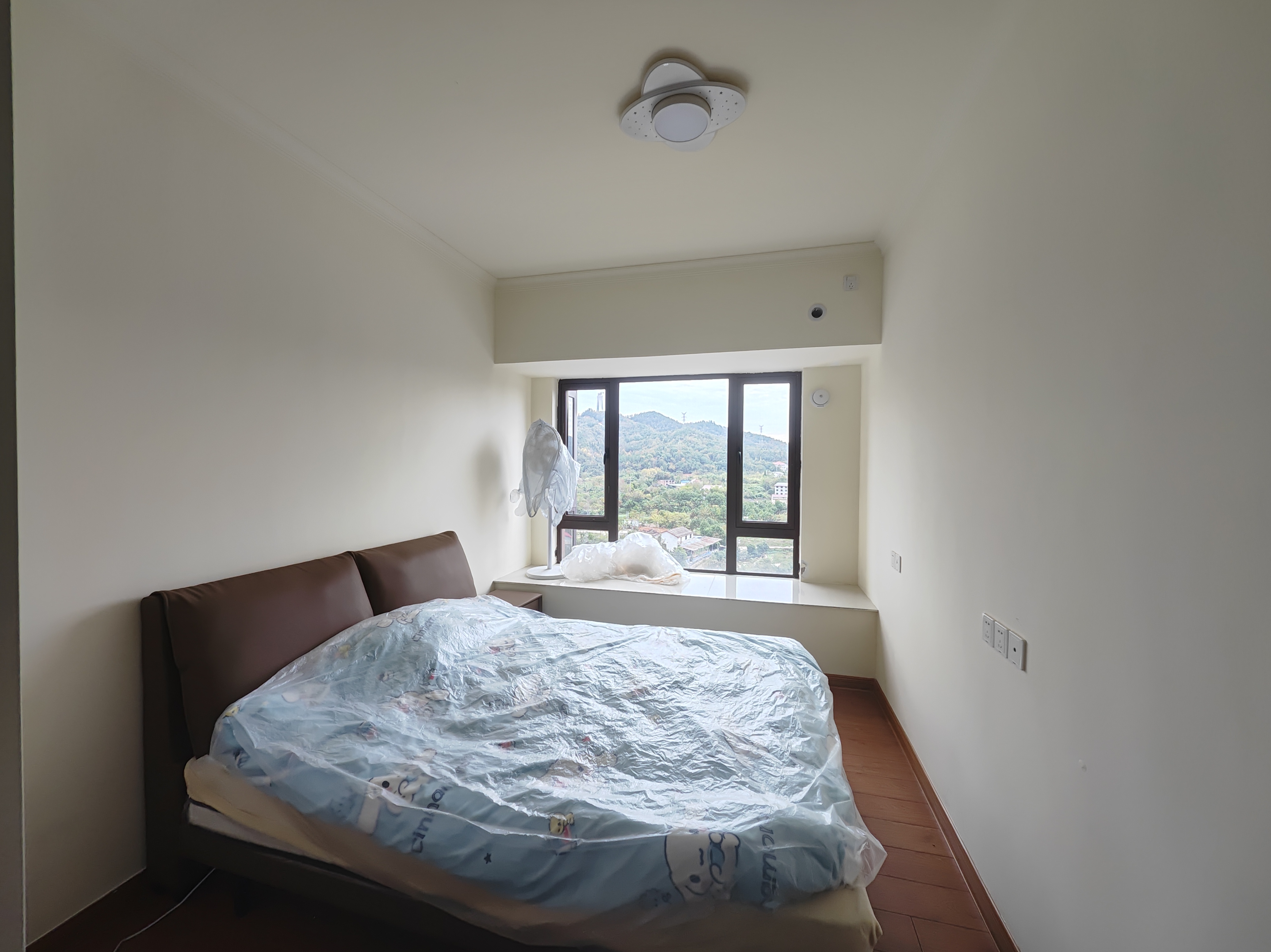 碧桂园豪园-二期  3室2厅2卫   72.80万 碧桂园豪园-二期  3室2厅2卫   72.80万客厅