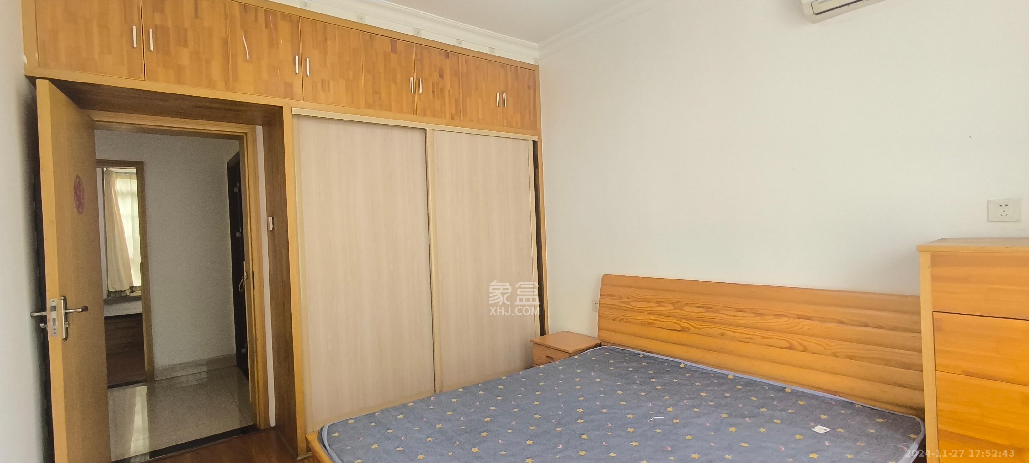 龙凤安置小区  2室2厅1卫    1800.0元/月 龙凤安置小区  2室2厅1卫    1800.0元/月室内图