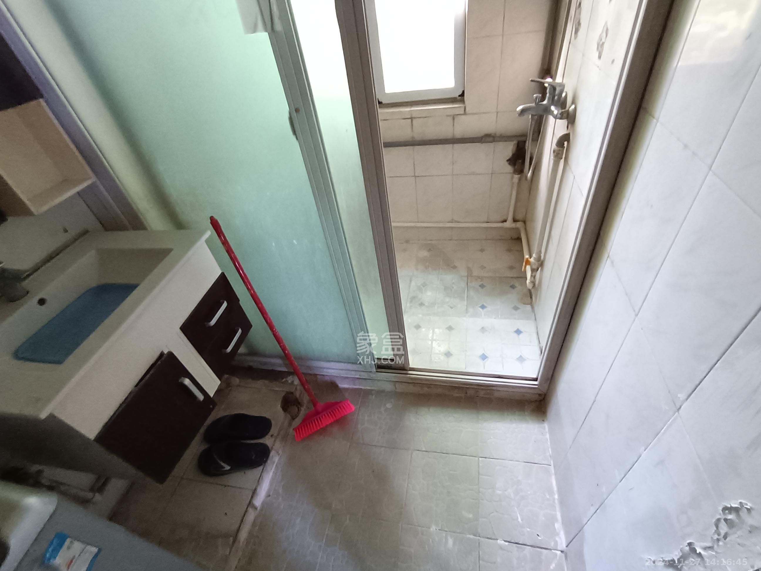 石油小区 3室2厅1卫 1850.0元/月 石油小区 3室2厅1卫 1850.0元/月室内图