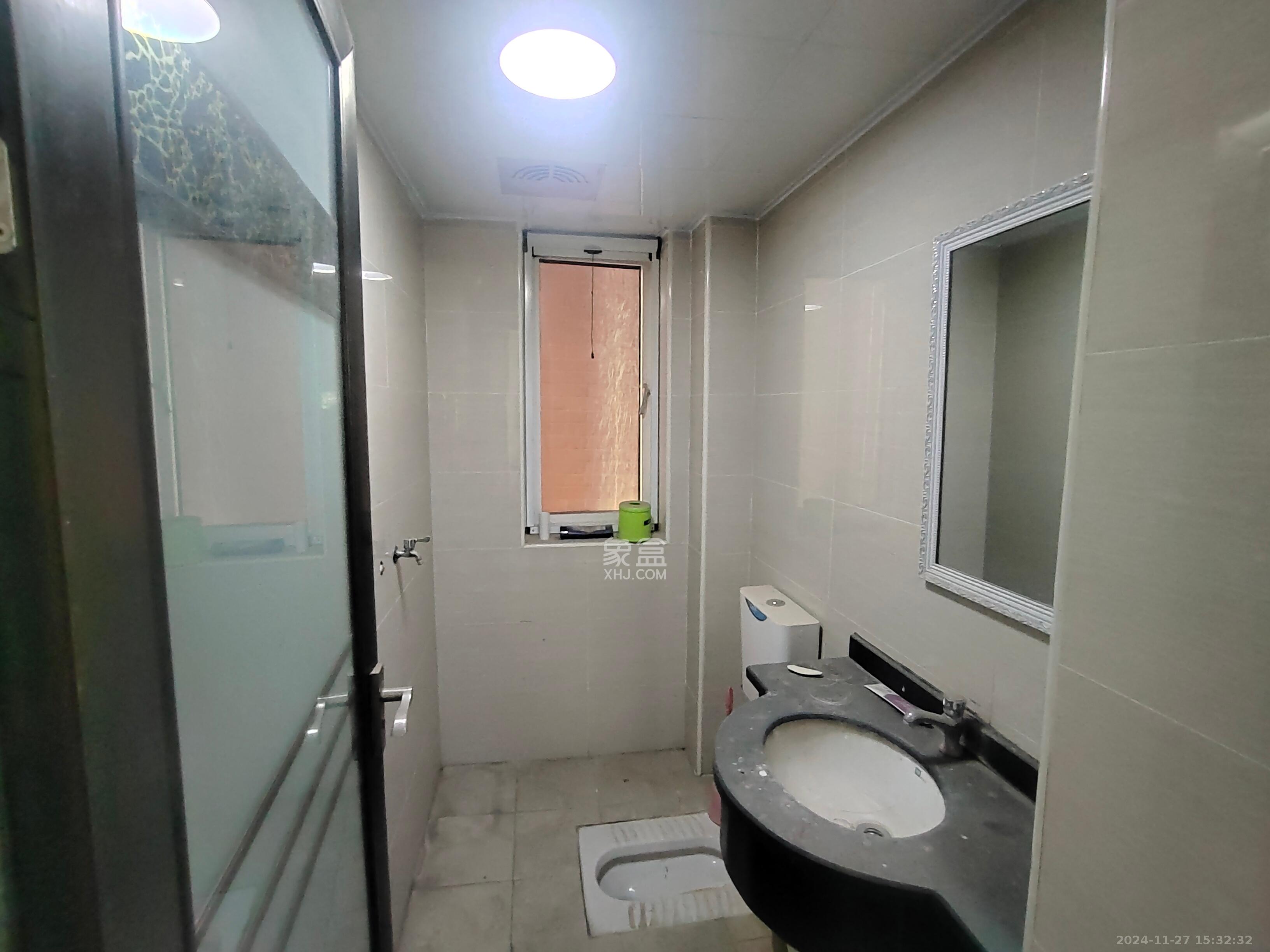 润芳园 6室2厅3卫 3500.0元/月 润芳园 6室2厅3卫 3500.0元/月室内图