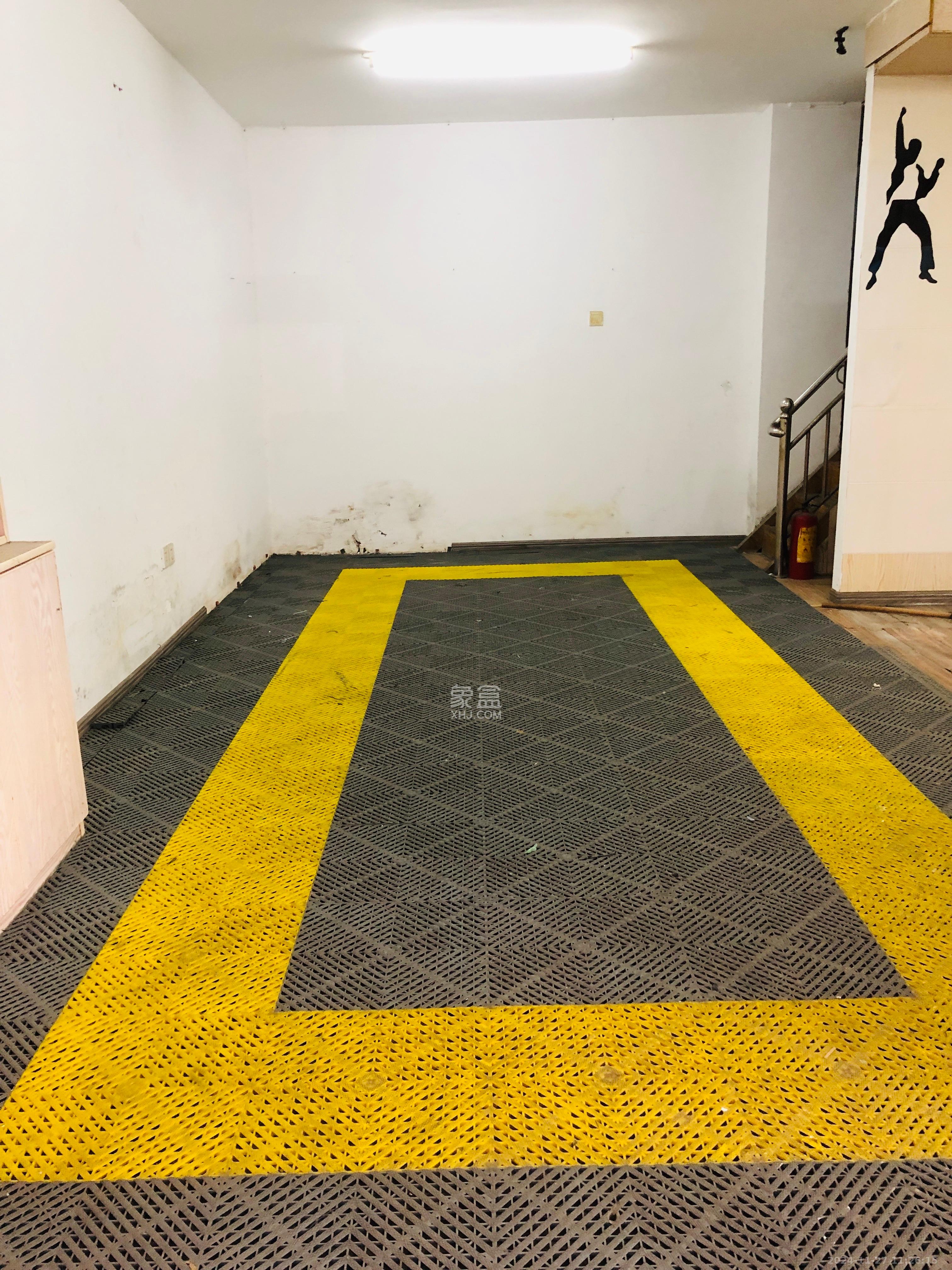 中南汽车世界   21.98㎡      1250.0元/月室内图