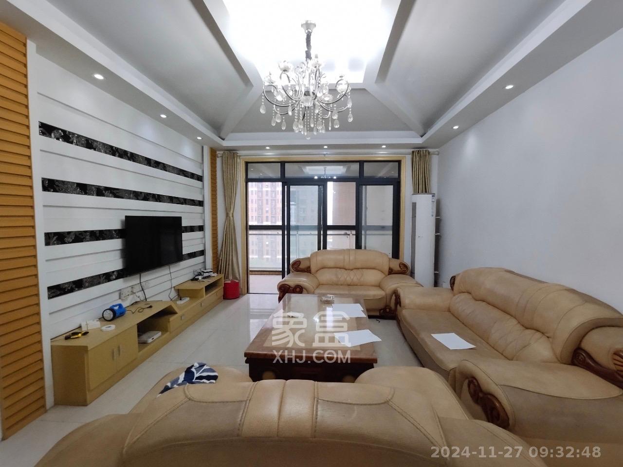 藏珑湖上国际花园 4室2厅2卫 3600.0元/月 藏珑湖上国际花园 4室2厅2卫 3600.0元/月室内图