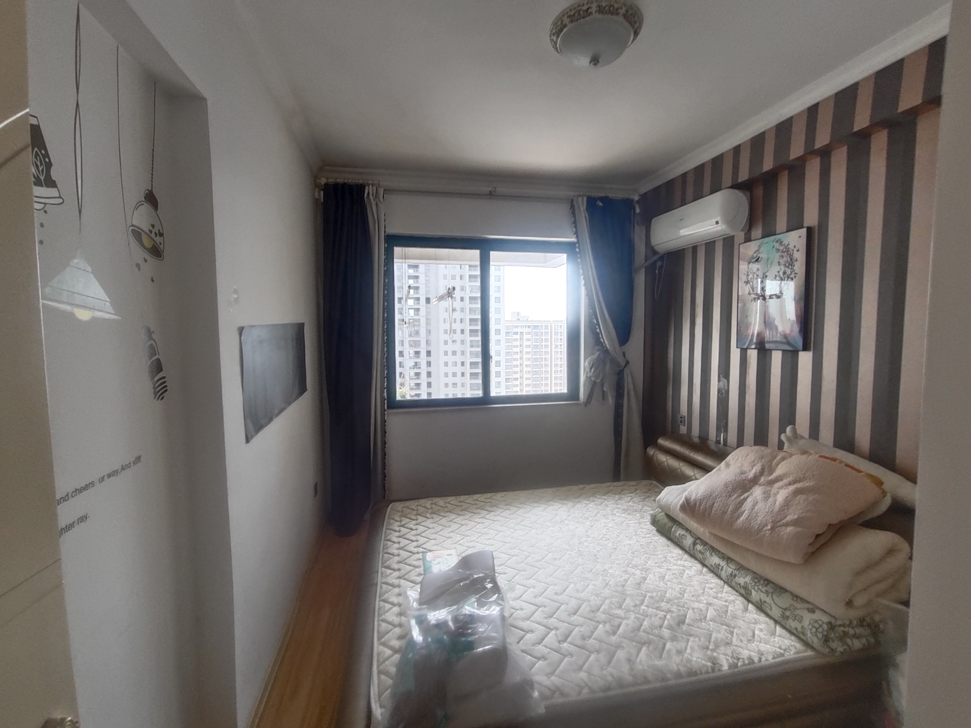 吉泰丽园 3室2厅2卫 65.0万 吉泰丽园 3室2厅2卫 65.0万客厅