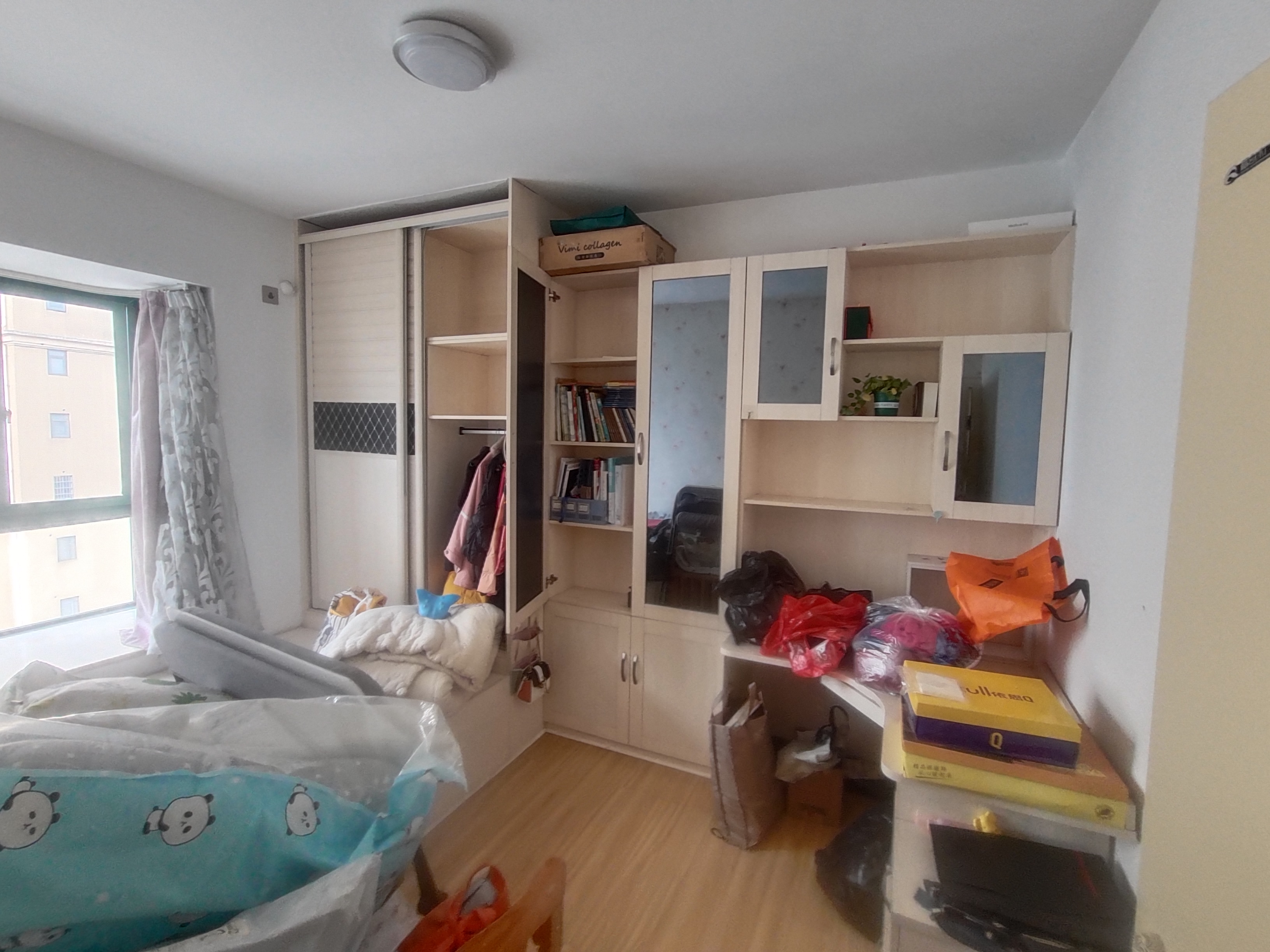 吉泰丽园 3室2厅2卫 65.0万 吉泰丽园 3室2厅2卫 65.0万客厅