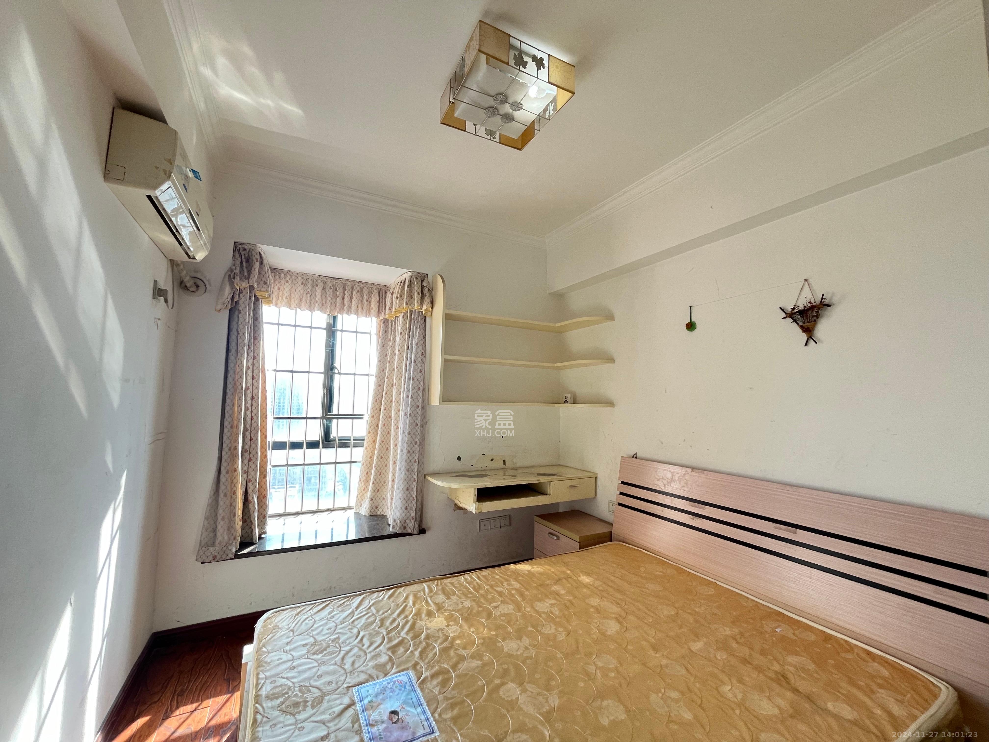 山水华景  3室2厅1卫   2800.00元/月室内图