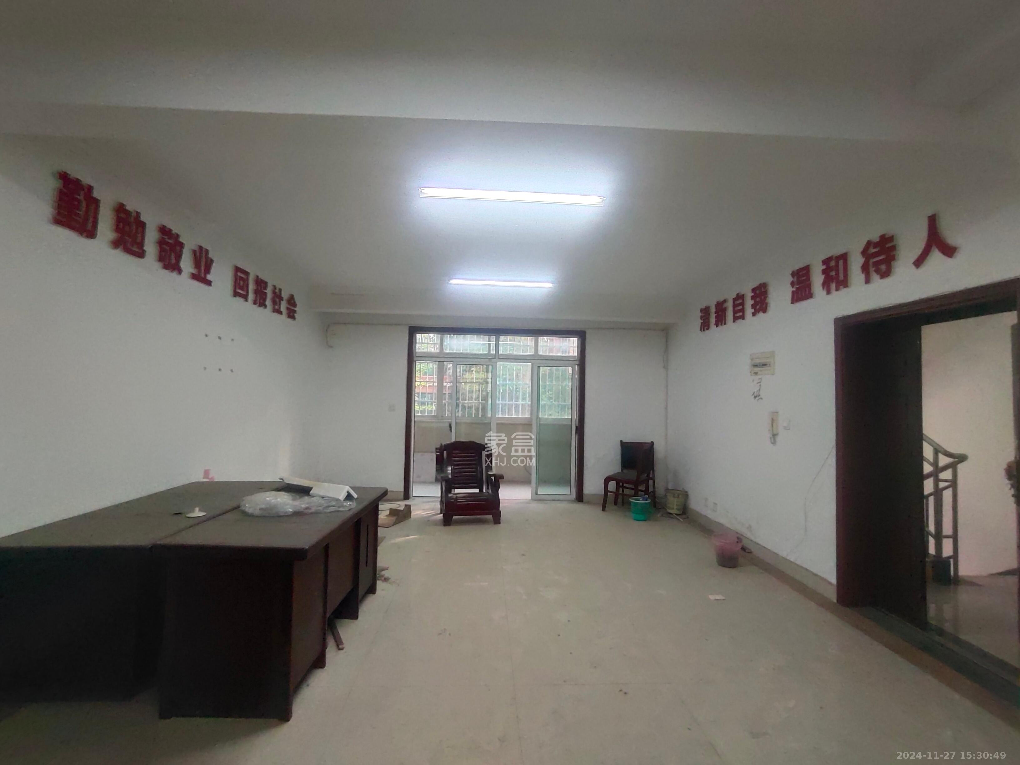 润芳园 6室2厅3卫 3500.0元/月 润芳园 6室2厅3卫 3500.0元/月室内图