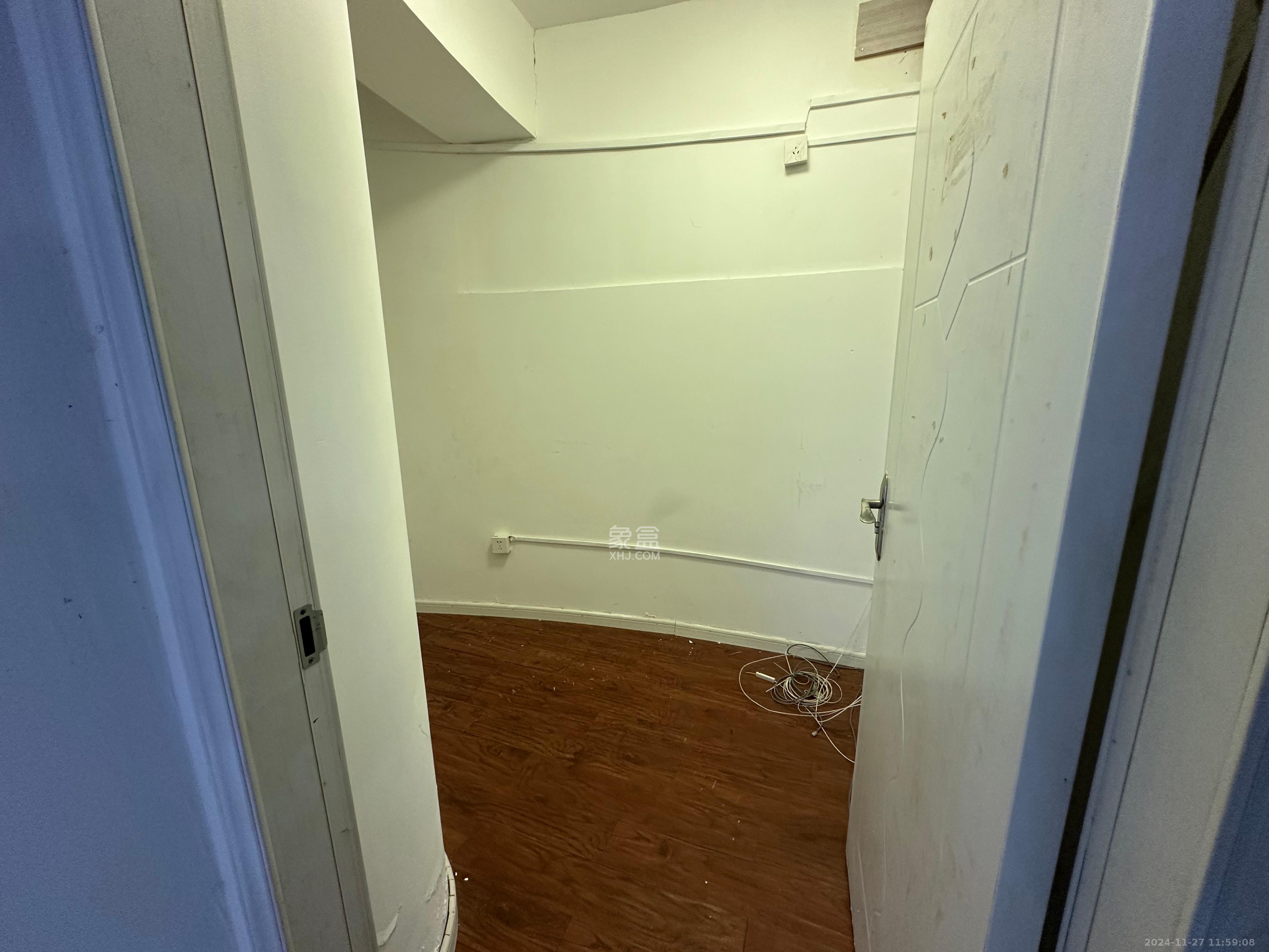 湘江世纪城富湾国际 10室2厅2卫 10800.0元/月 湘江世纪城富湾国际 10室2厅2卫 10800.0元/月室内图