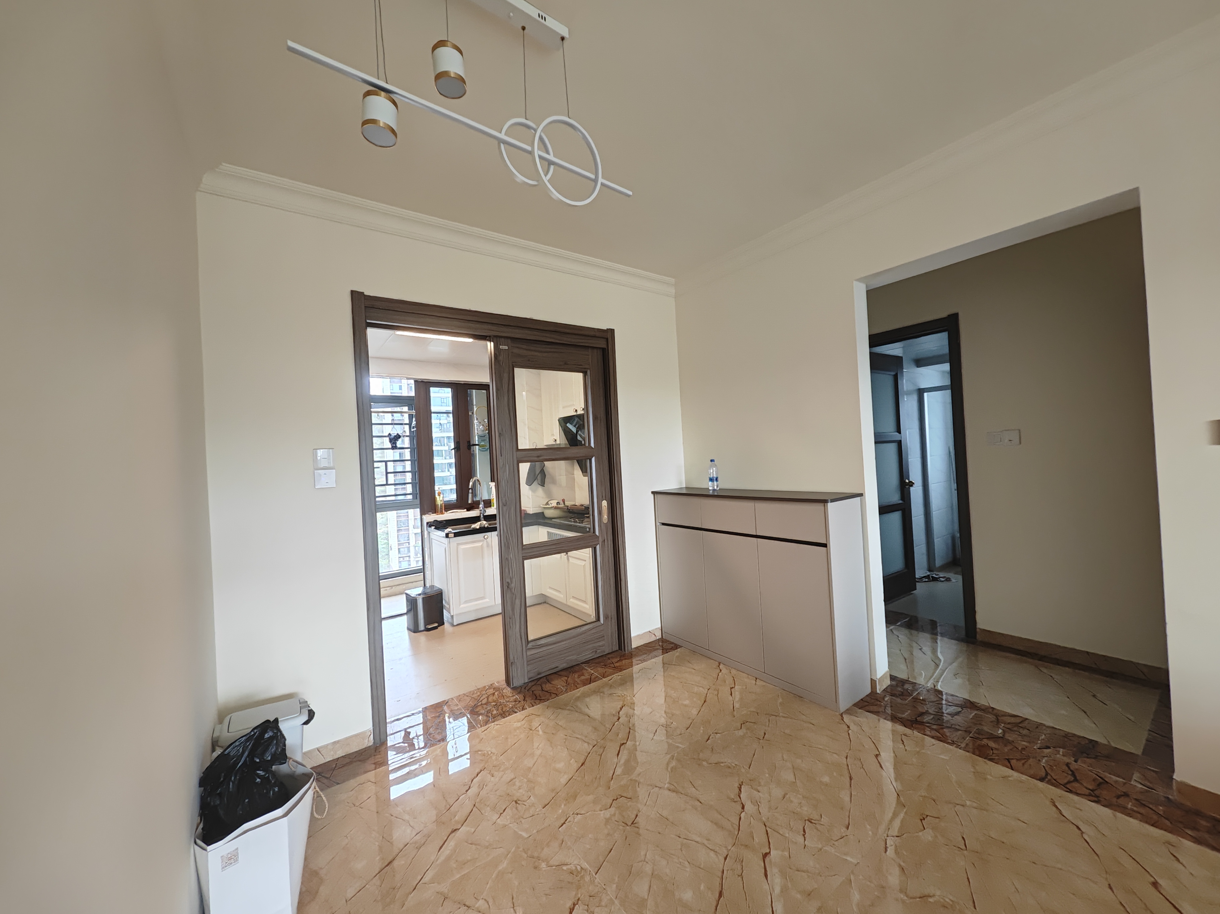 碧桂园豪园-二期  3室2厅2卫   72.80万 碧桂园豪园-二期  3室2厅2卫   72.80万客厅