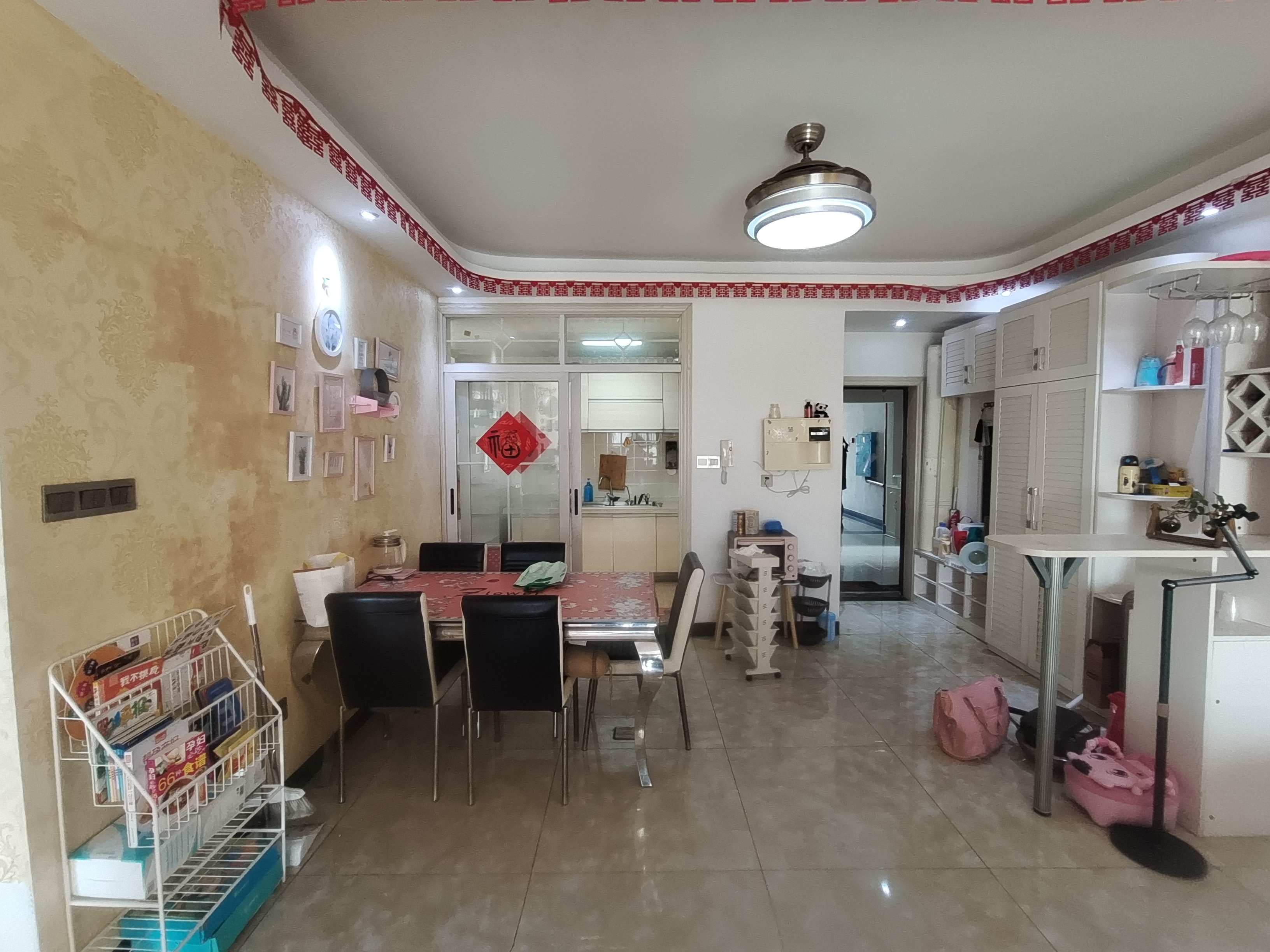 吉泰丽园 3室2厅2卫 65.0万 吉泰丽园 3室2厅2卫 65.0万客厅