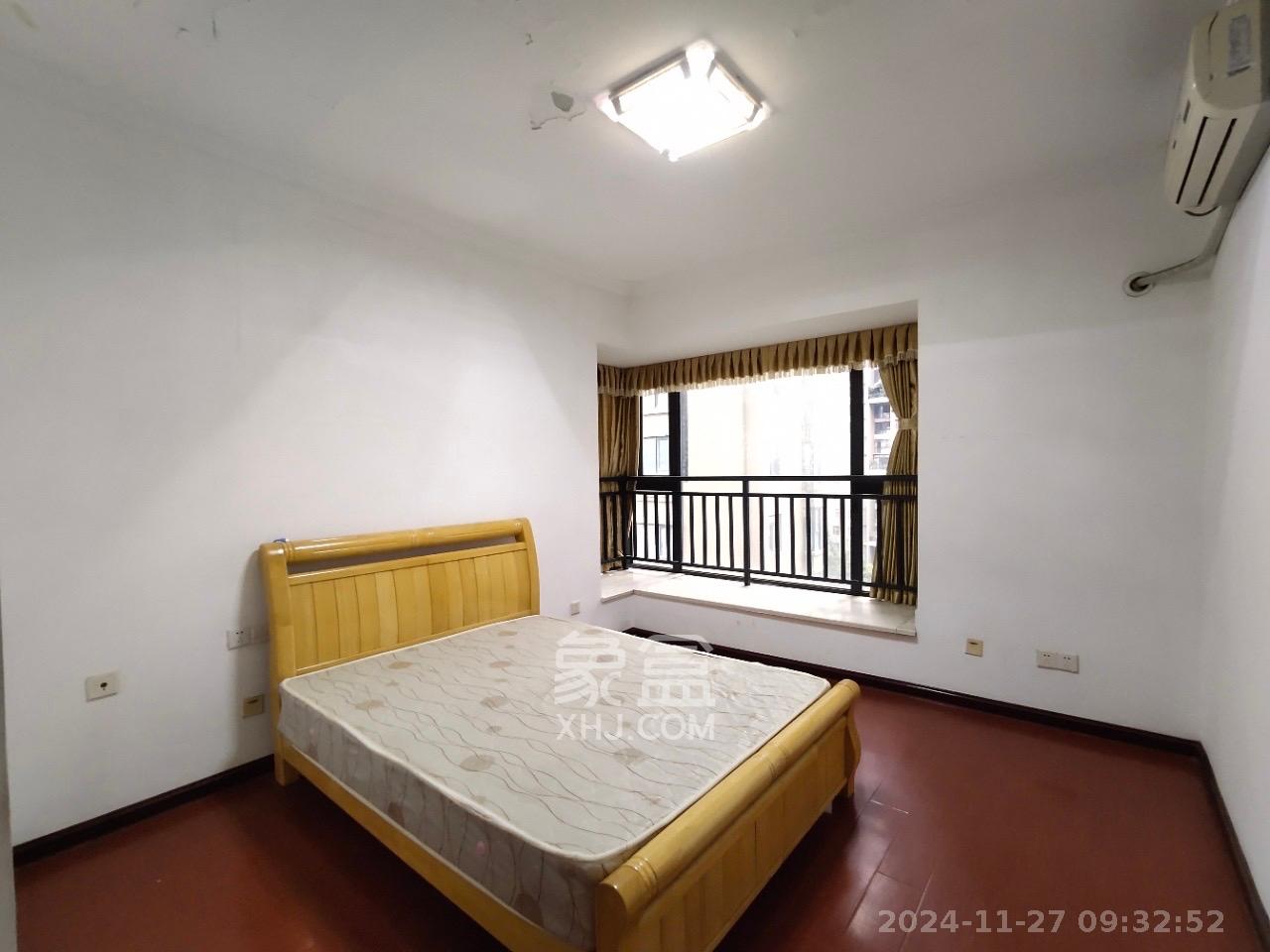 藏珑湖上国际花园 4室2厅2卫 3600.0元/月 藏珑湖上国际花园 4室2厅2卫 3600.0元/月室内图