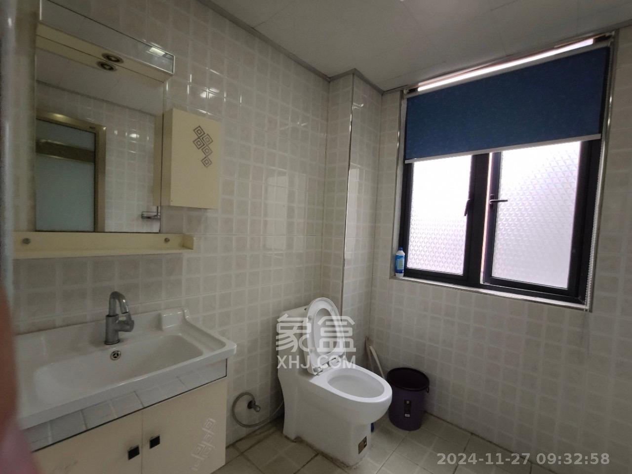 藏珑湖上国际花园 4室2厅2卫 3600.0元/月 藏珑湖上国际花园 4室2厅2卫 3600.0元/月室内图