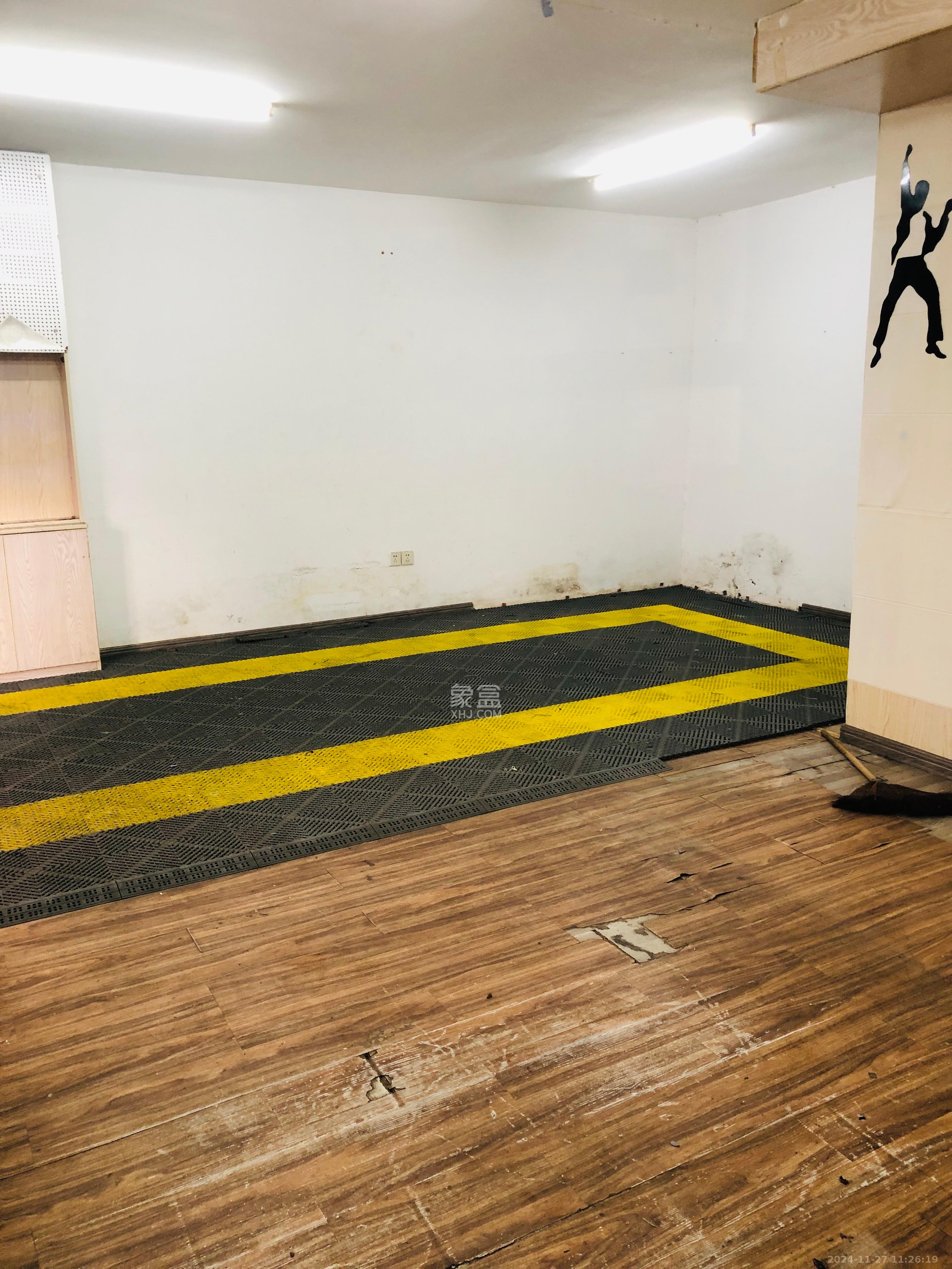 中南汽车世界   21.98㎡      1250.0元/月室内图