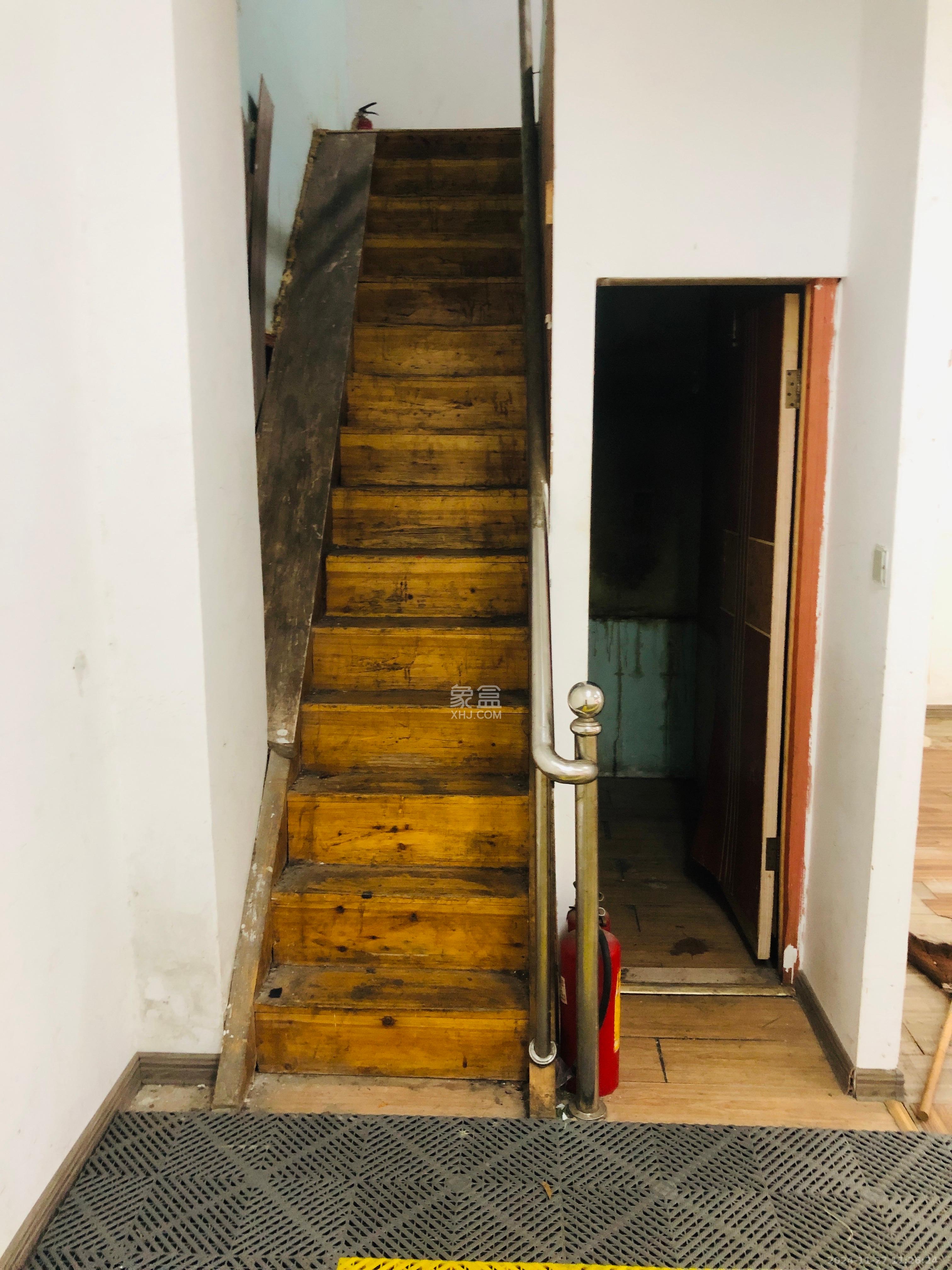 中南汽车世界   21.98㎡      1250.0元/月室内图