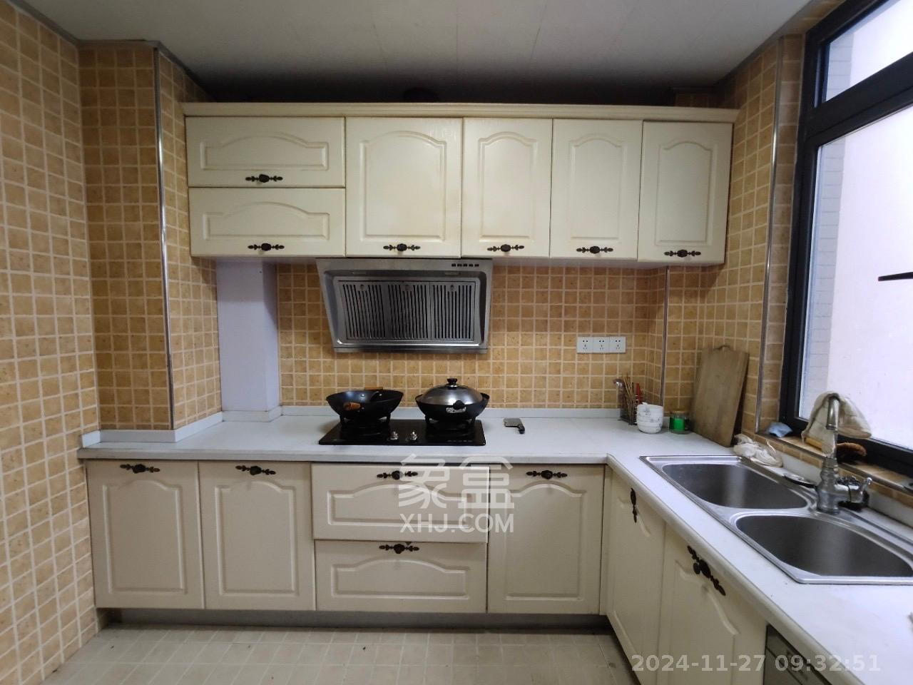 藏珑湖上国际花园 4室2厅2卫 3600.0元/月 藏珑湖上国际花园 4室2厅2卫 3600.0元/月室内图