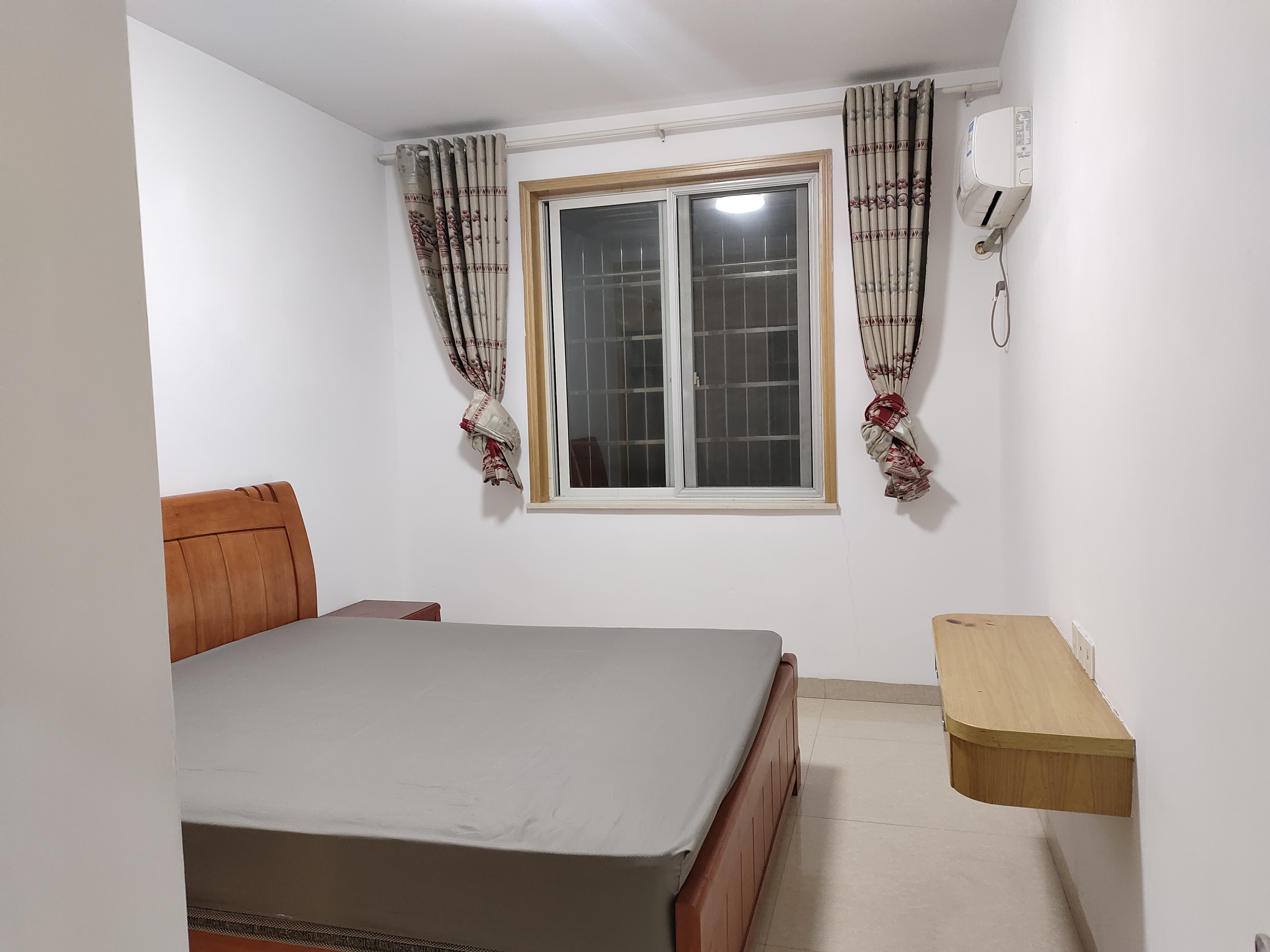 南坪安置小区南区 4室2厅2卫 1700.0元/月 南坪安置小区南区 4室2厅2卫 1700.0元/月室内图