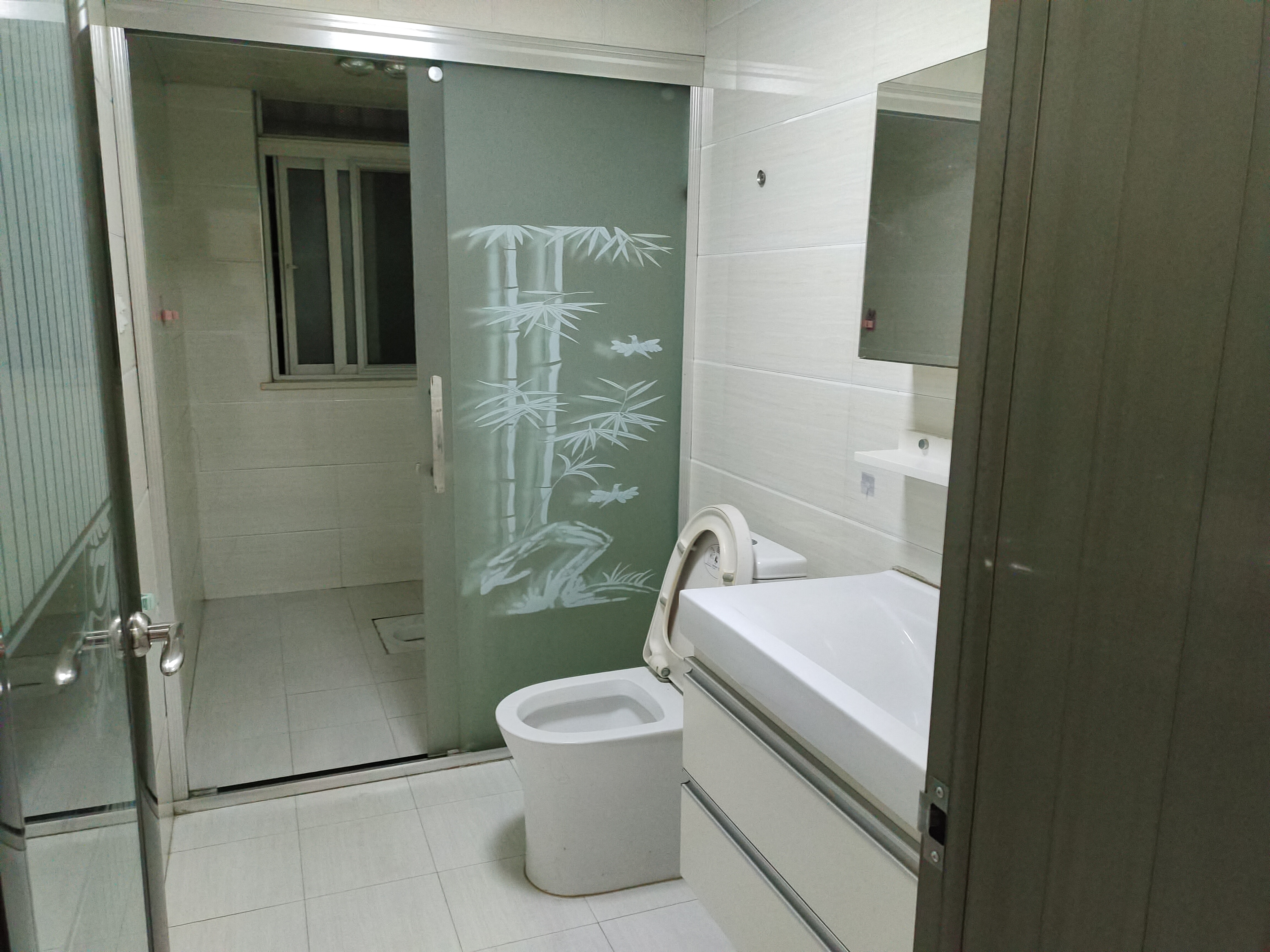 南坪安置小区南区 4室2厅2卫 1700.0元/月 南坪安置小区南区 4室2厅2卫 1700.0元/月室内图