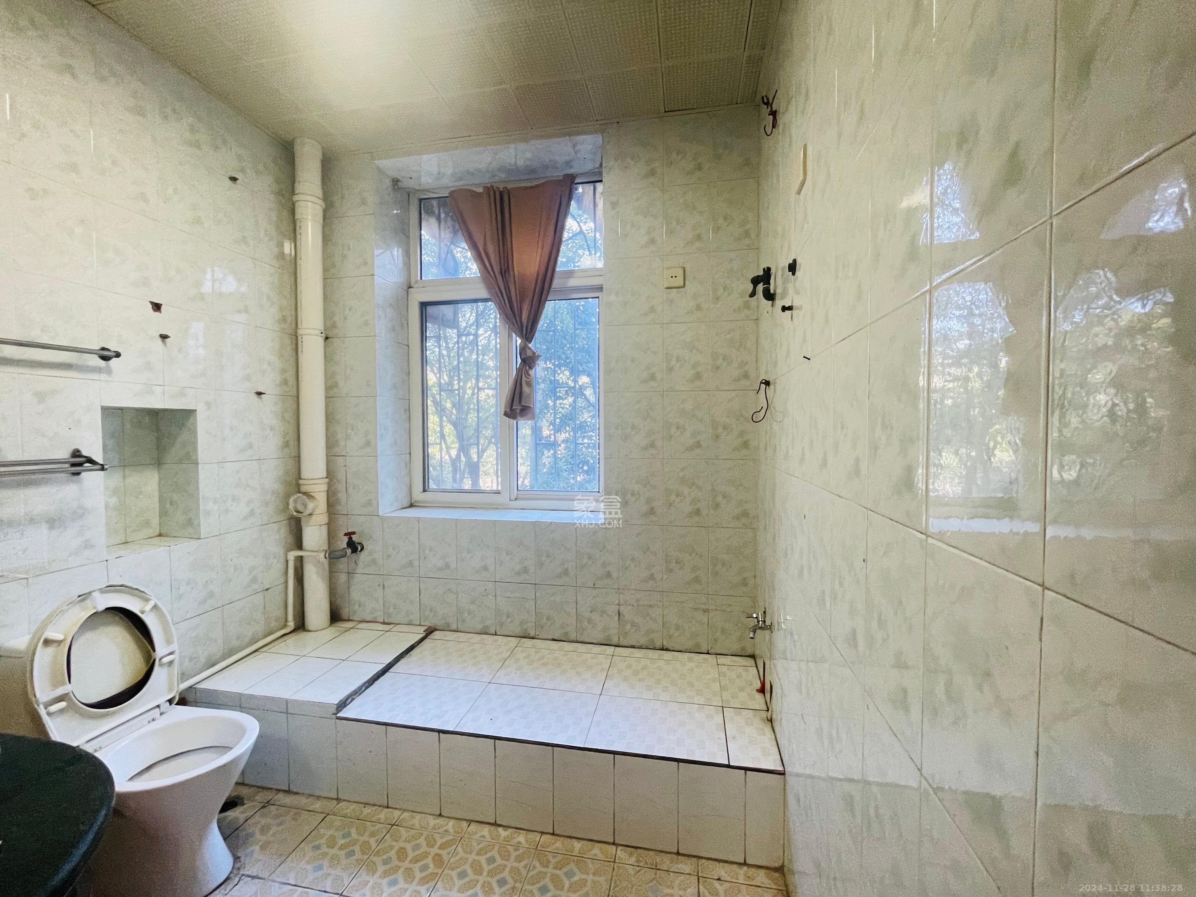 雨花亭街道办事处宿舍  3室2厅2卫    1800.0元/月 雨花亭街道办事处宿舍  3室2厅2卫    1800.0元/月室内图