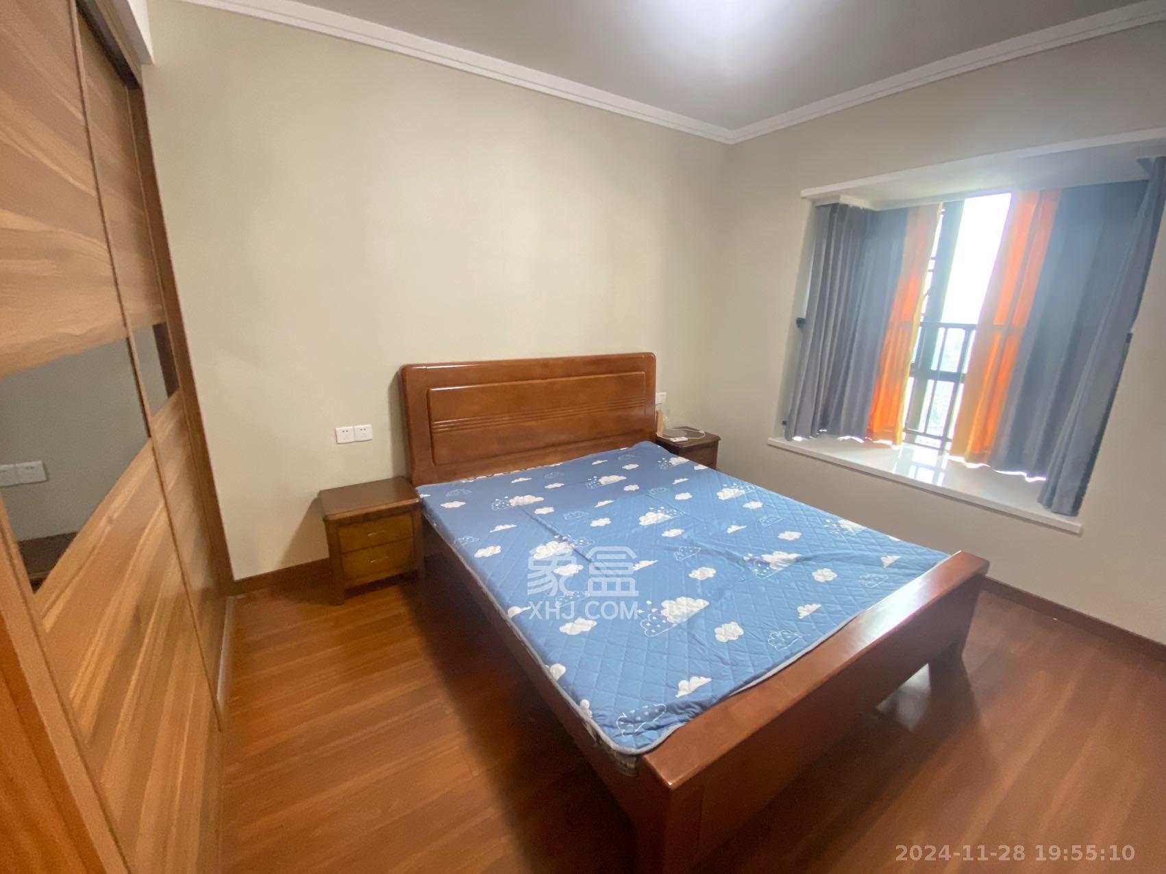 荣泰广场 3室2厅1卫 2600.0元/月 荣泰广场 3室2厅1卫 2600.0元/月室内图