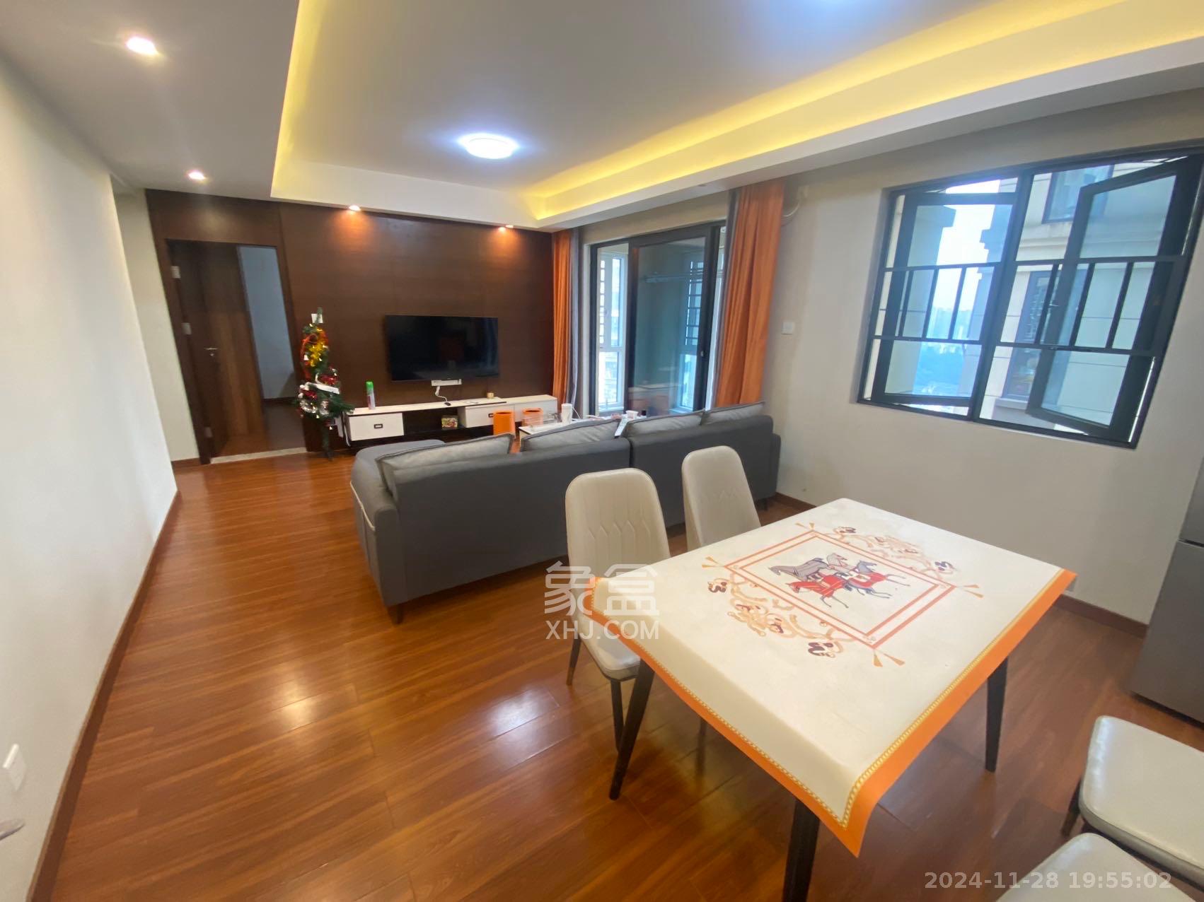 荣泰广场 3室2厅1卫 2600.0元/月 荣泰广场 3室2厅1卫 2600.0元/月室内图