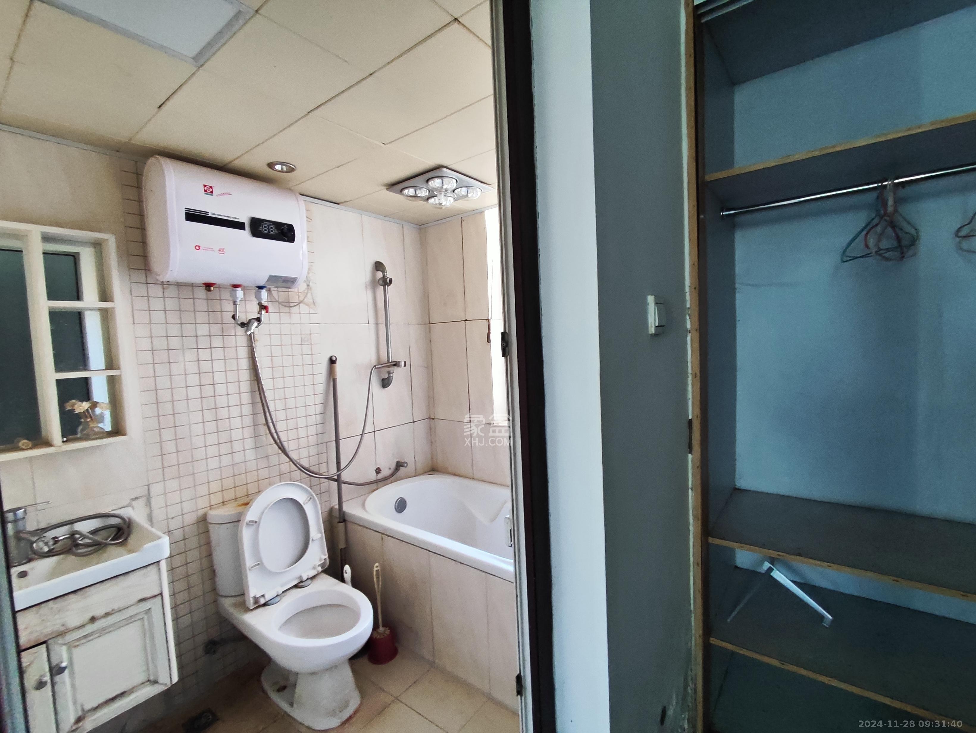 珠江花城一期桂苑 4室2厅1卫 1800.0元/月 珠江花城一期桂苑 4室2厅1卫 1800.0元/月室内图