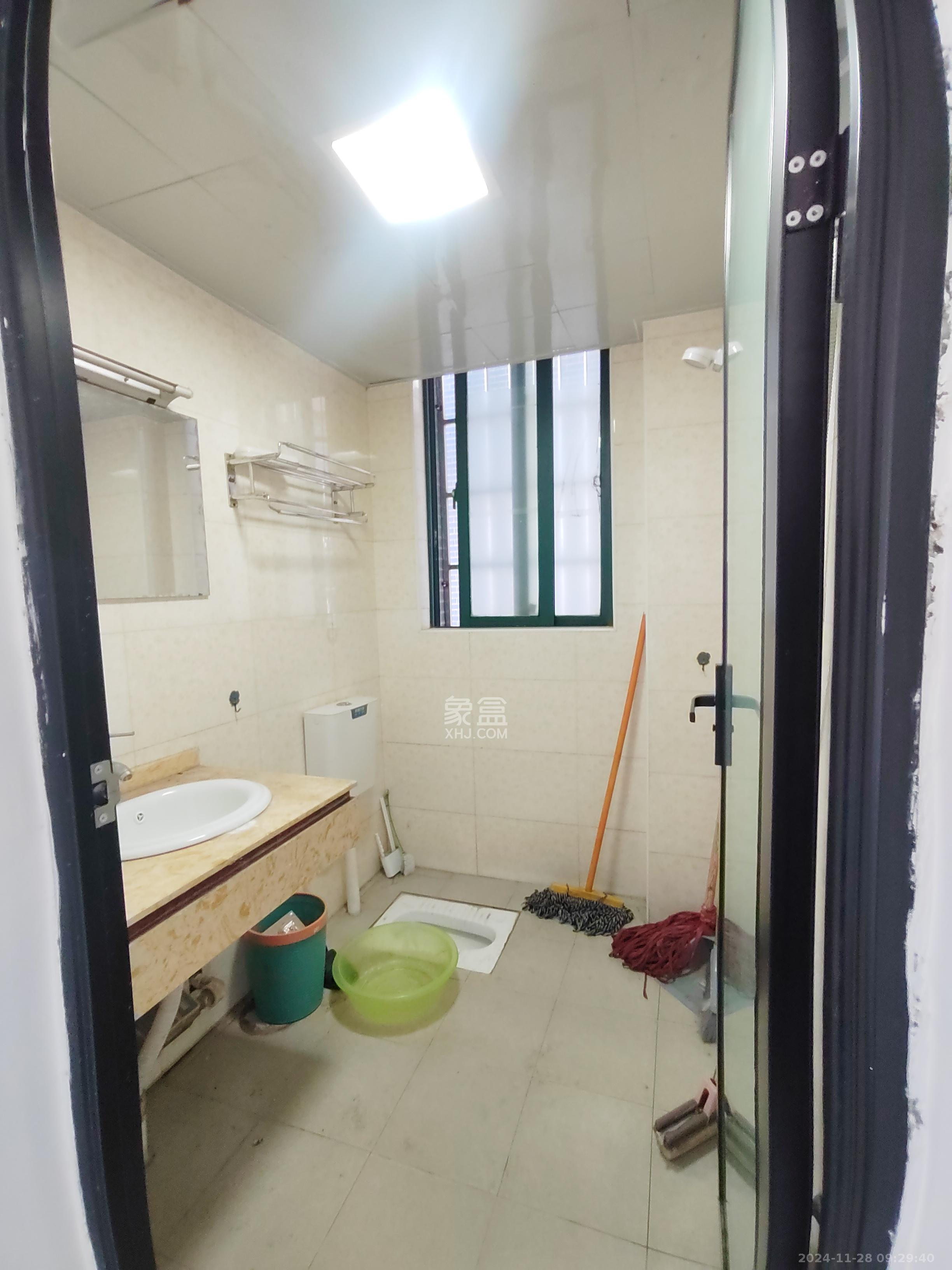 华天LOHO小镇  1室1厅1卫    1300.0元/月 华天LOHO小镇  1室1厅1卫    1300.0元/月室内图