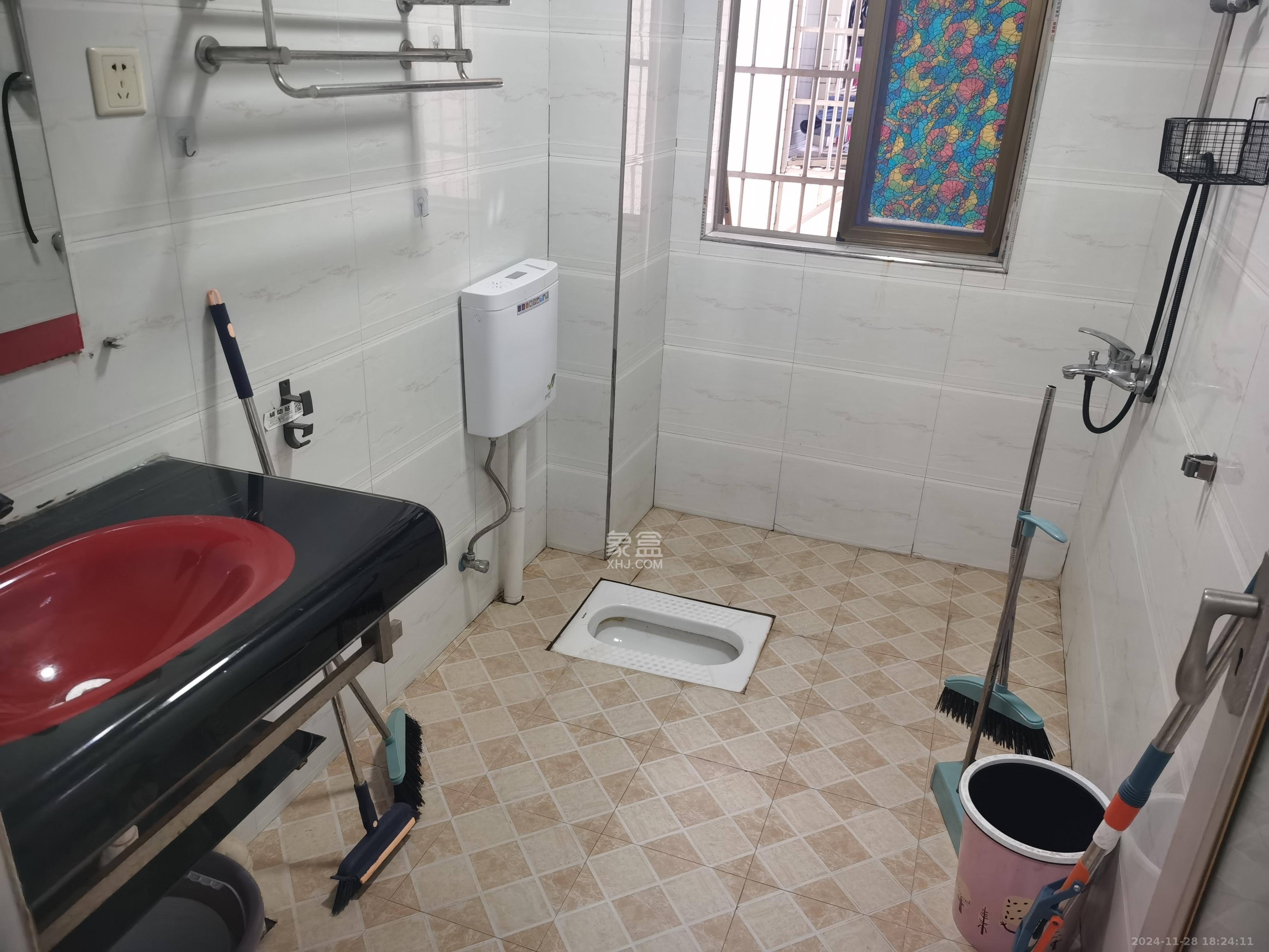 和太坪小区  1室0厅0卫    1800.0元/月室内图