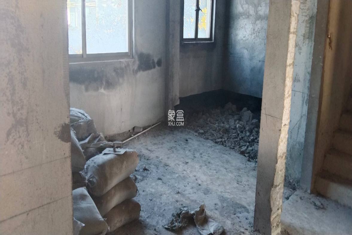 碧桂园  6室3厅4卫    280.0万 碧桂园  6室3厅4卫    280.0万室内图