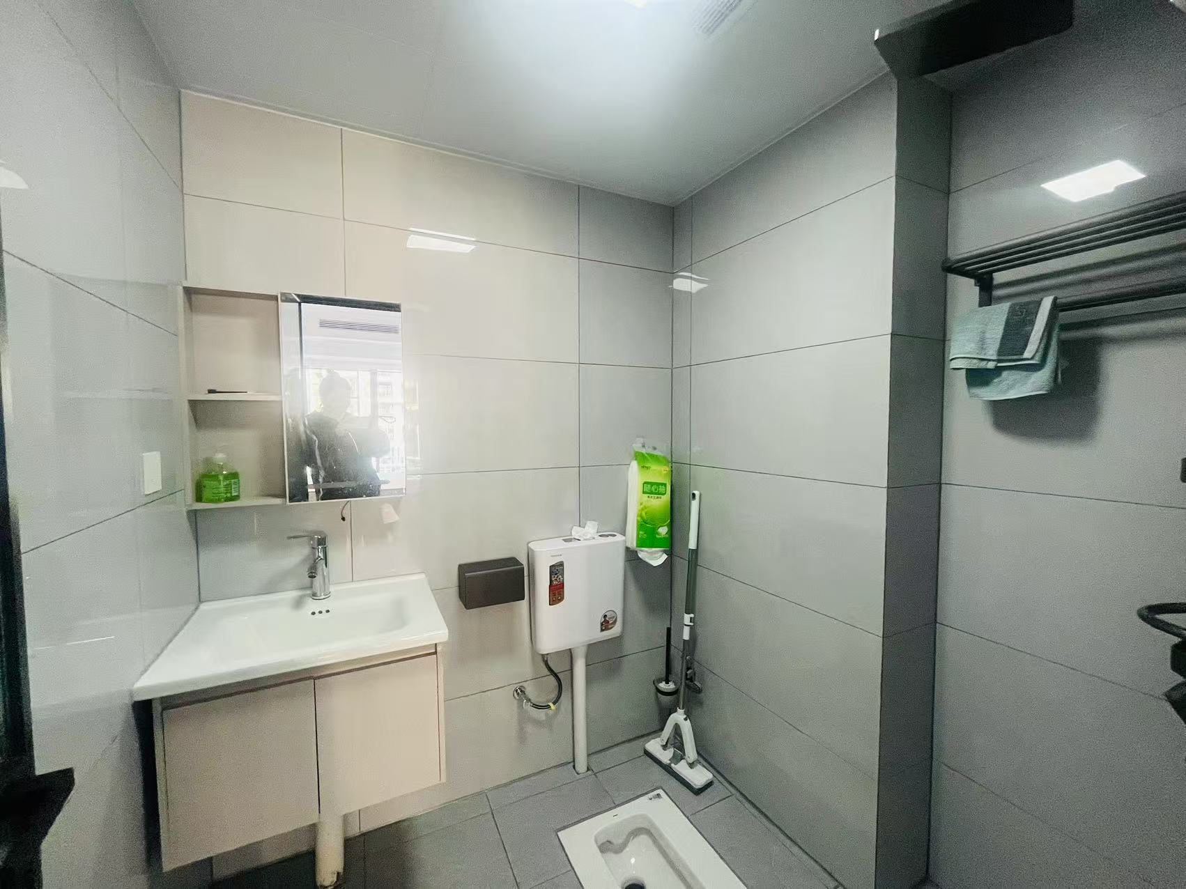 宝基广场  1室1厅1卫    1380.0元/月 宝基广场  1室1厅1卫    1380.0元/月室内图