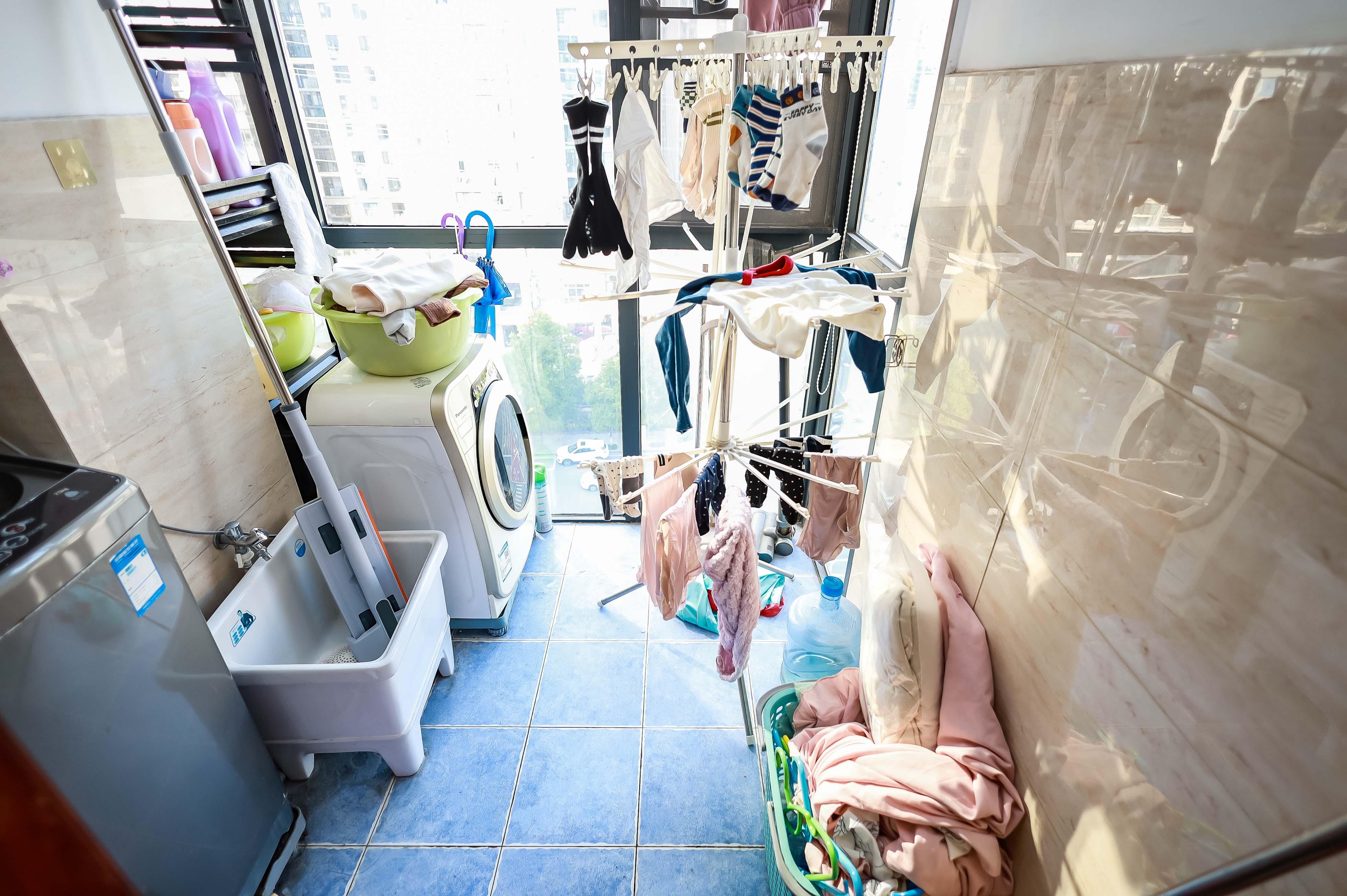 卓越蔚蓝海岸二期  4室2厅2卫   176.00万阳台