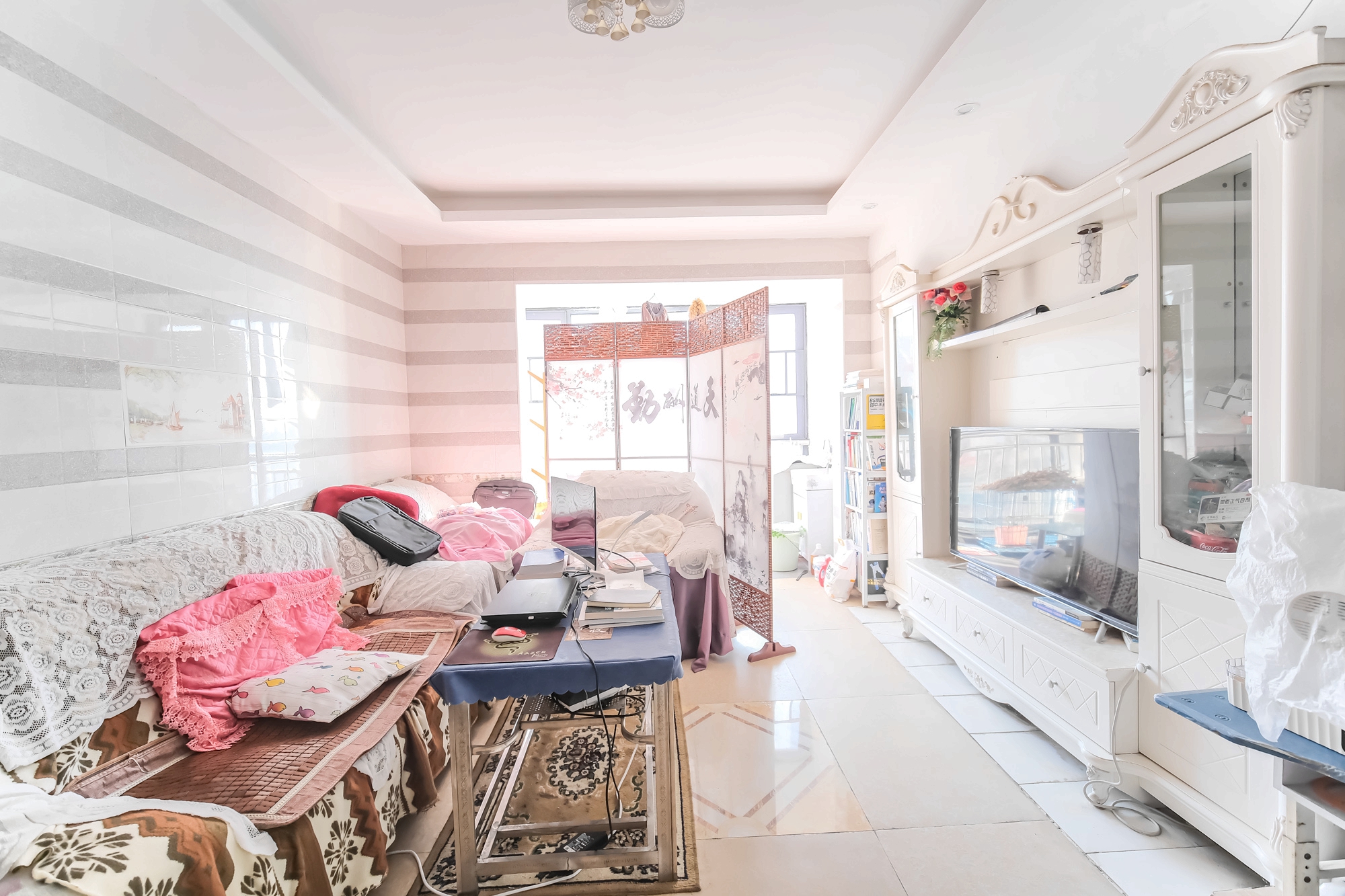 月亮湾草莓街区一、二期 3室2厅1卫 64.0万 月亮湾草莓街区一、二期 3室2厅1卫 64.0万客厅