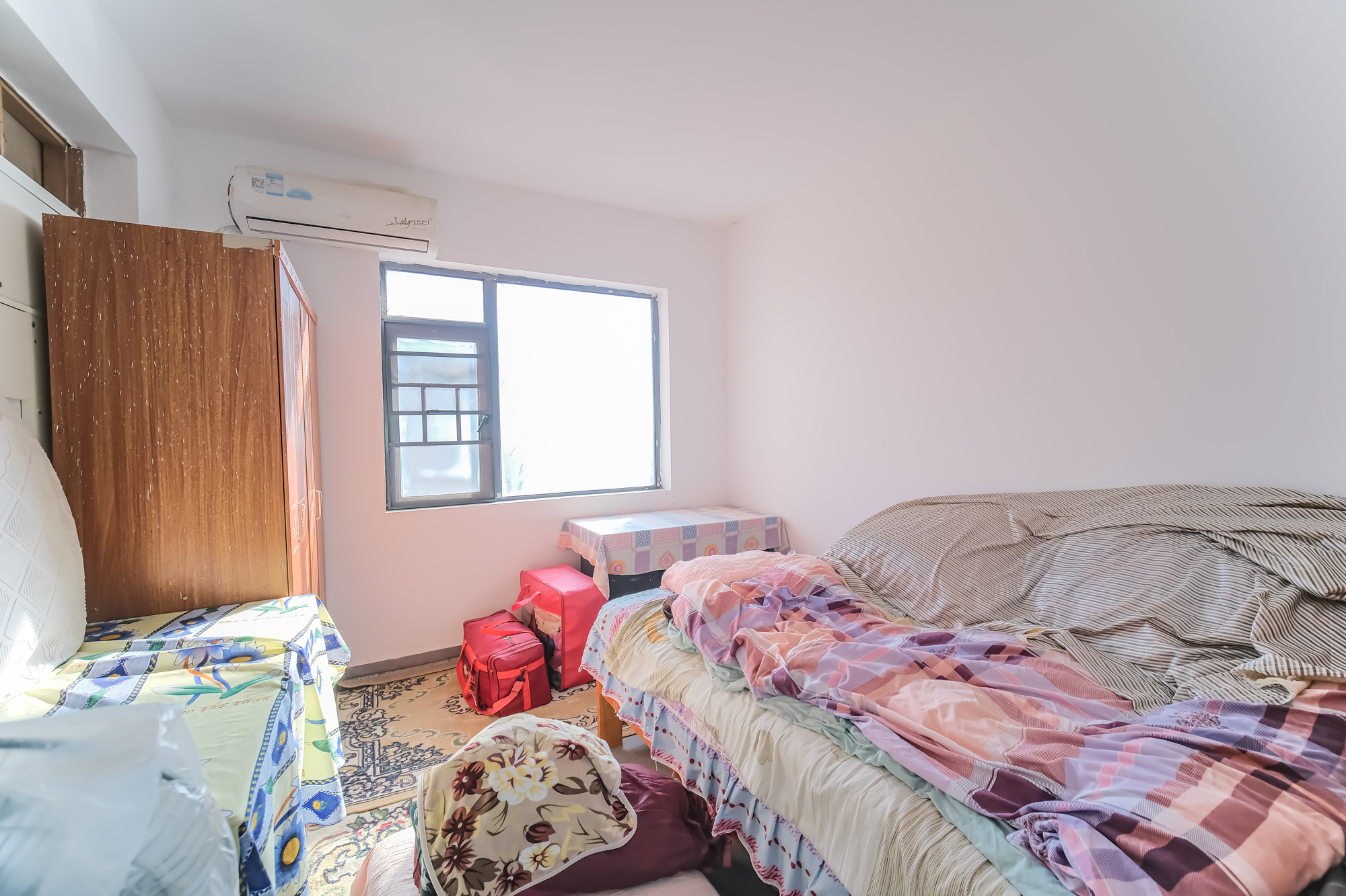 月亮湾草莓街区一、二期 3室2厅1卫 64.0万 月亮湾草莓街区一、二期 3室2厅1卫 64.0万卧室