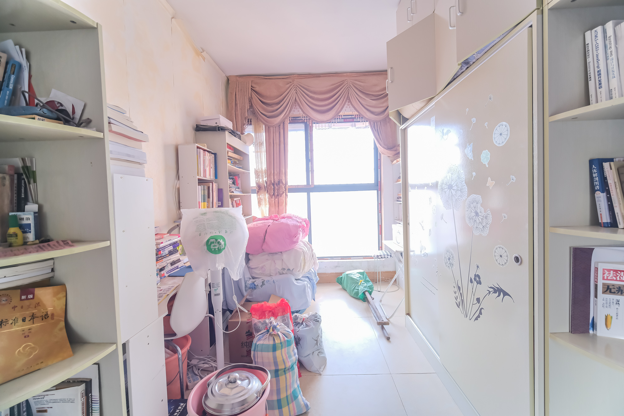 月亮湾草莓街区一、二期 3室2厅1卫 64.0万 月亮湾草莓街区一、二期 3室2厅1卫 64.0万卧室