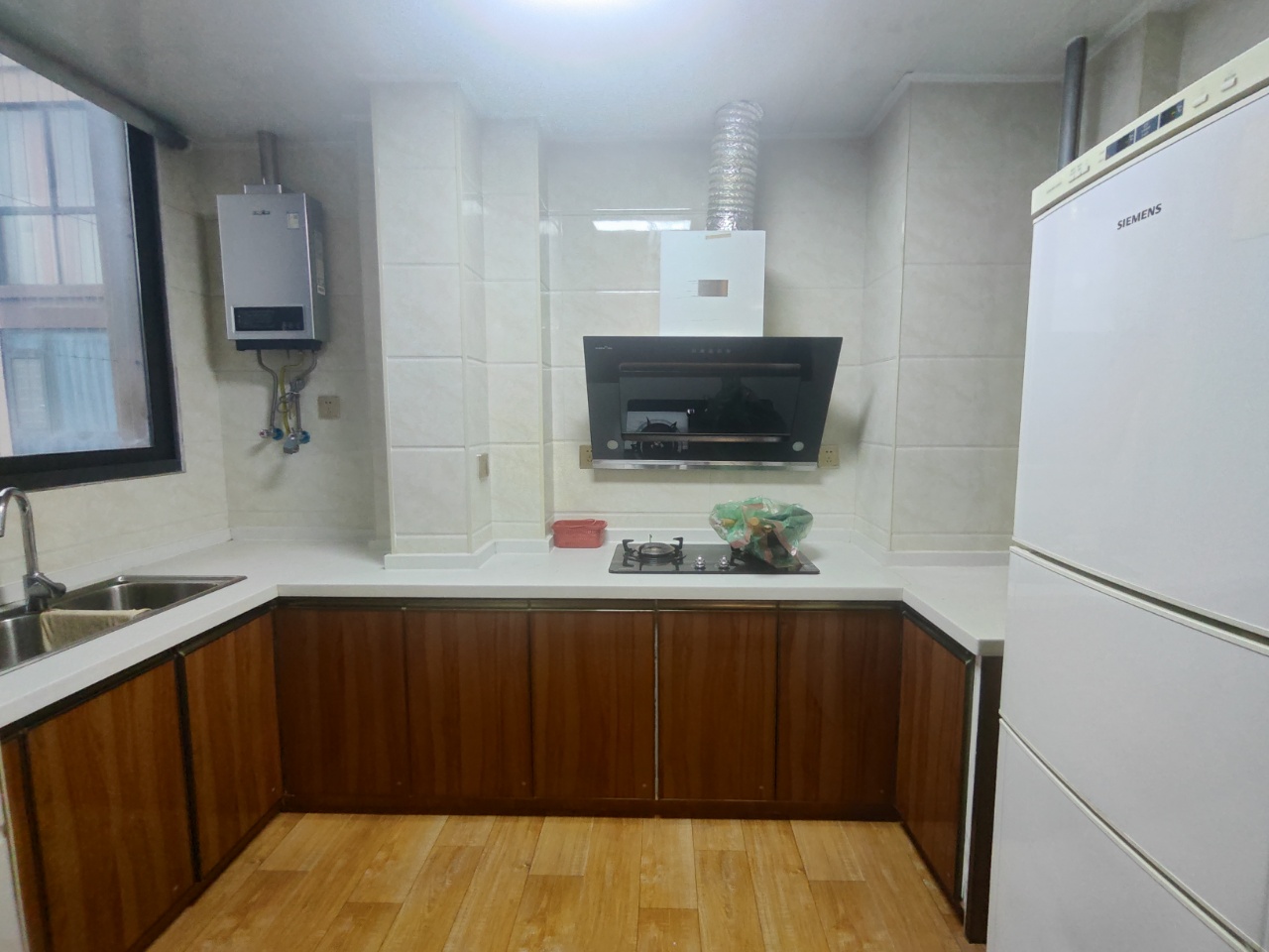 武广国际学苑 3室2厅1卫 2100.0元/月 武广国际学苑 3室2厅1卫 2100.0元/月室内图