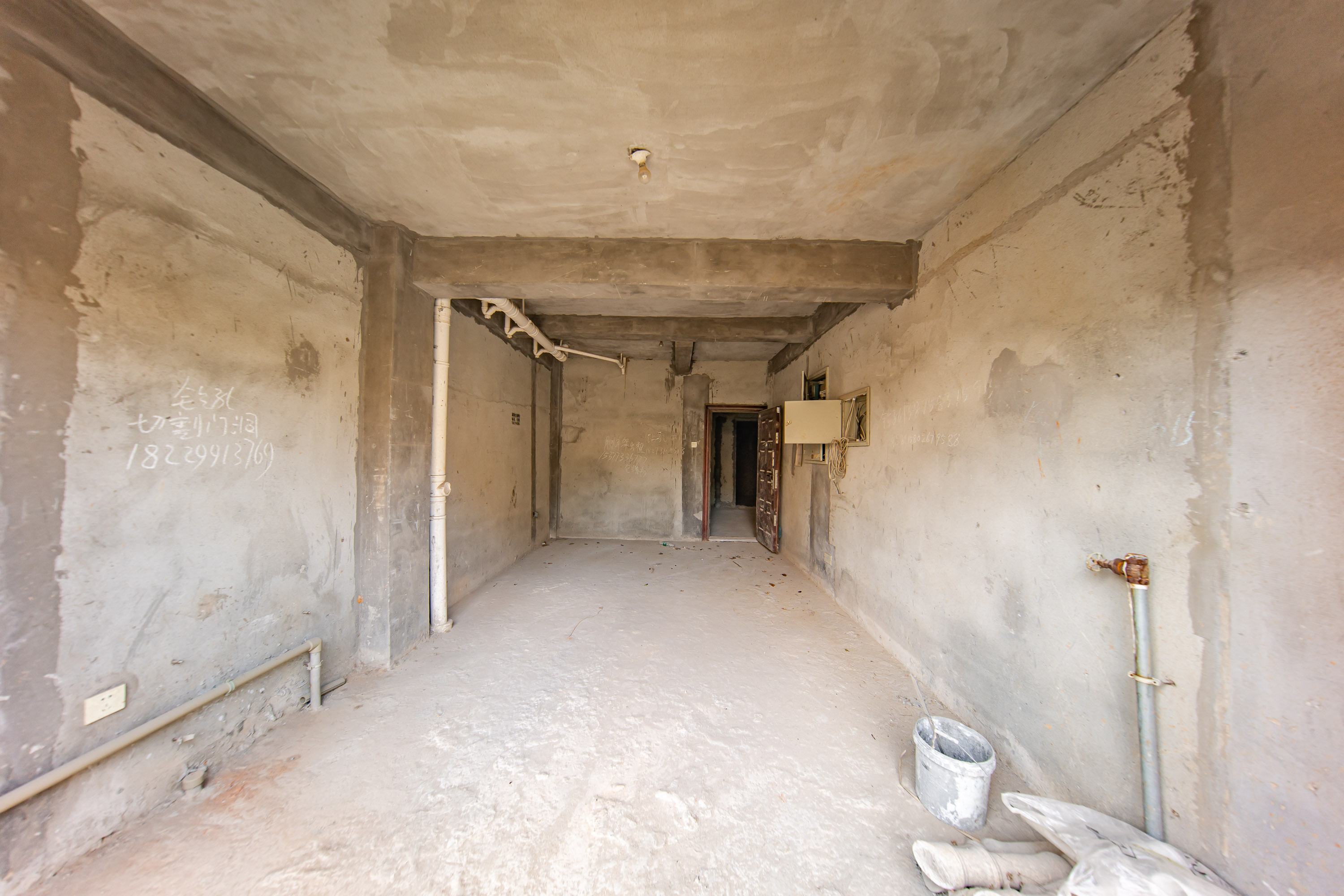 卓越麓山别墅(麓山峰境产权麓山花苑) 6室3厅3卫 468.0万 卓越麓山别墅(麓山峰境产权麓山花苑) 6室3厅3卫 468.0万其他